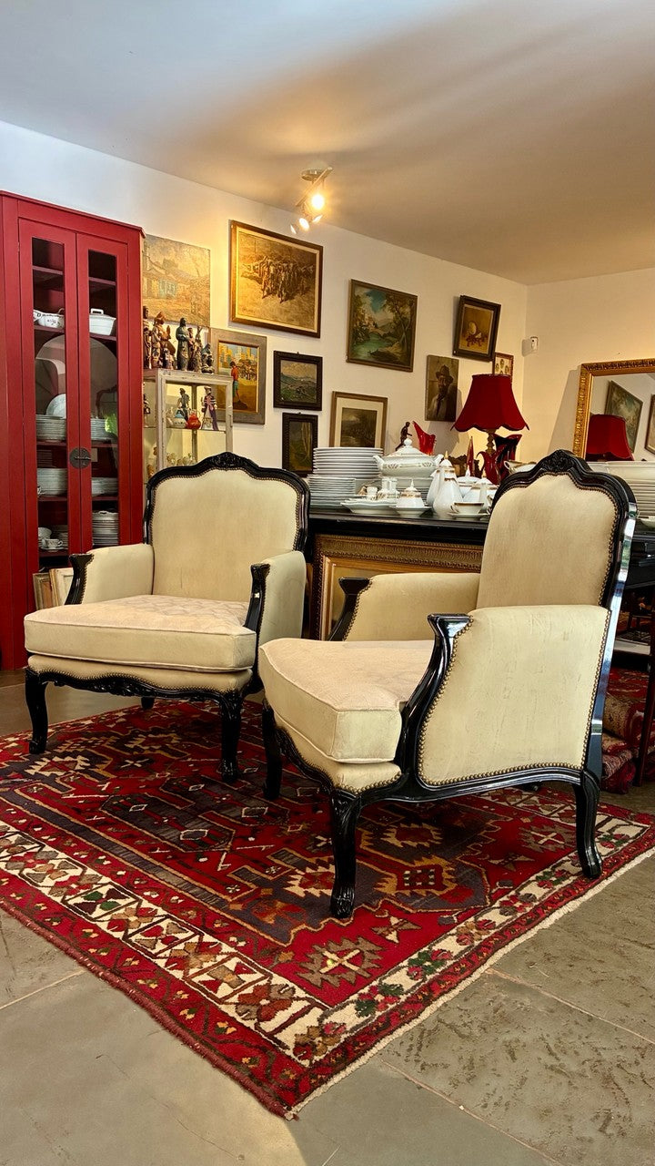 Par de Poltronas Bergère Estilo Luís XV com tecido cru
