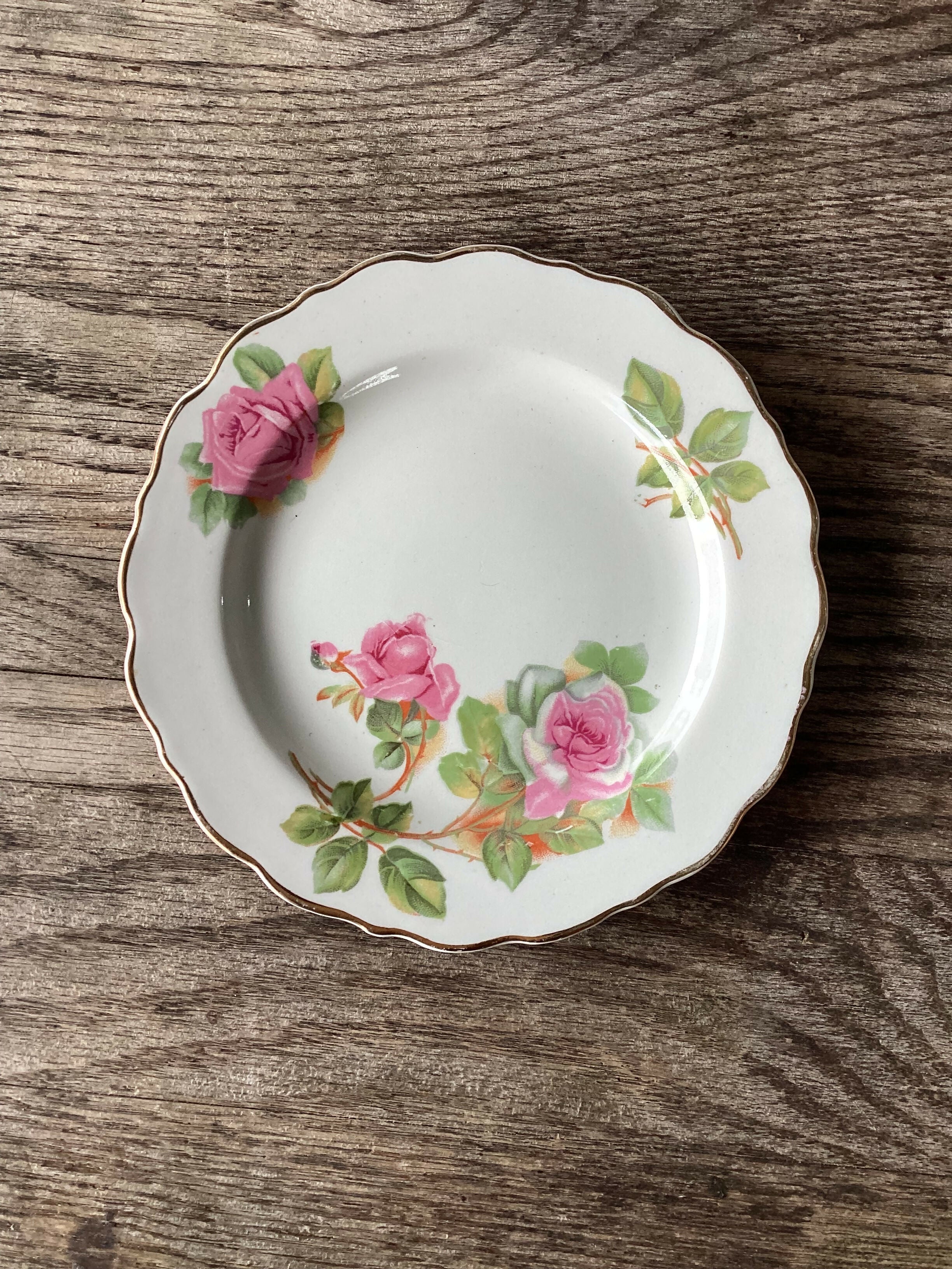 Mesa posta com mimosos pratinhos ingleses (valor unitário)