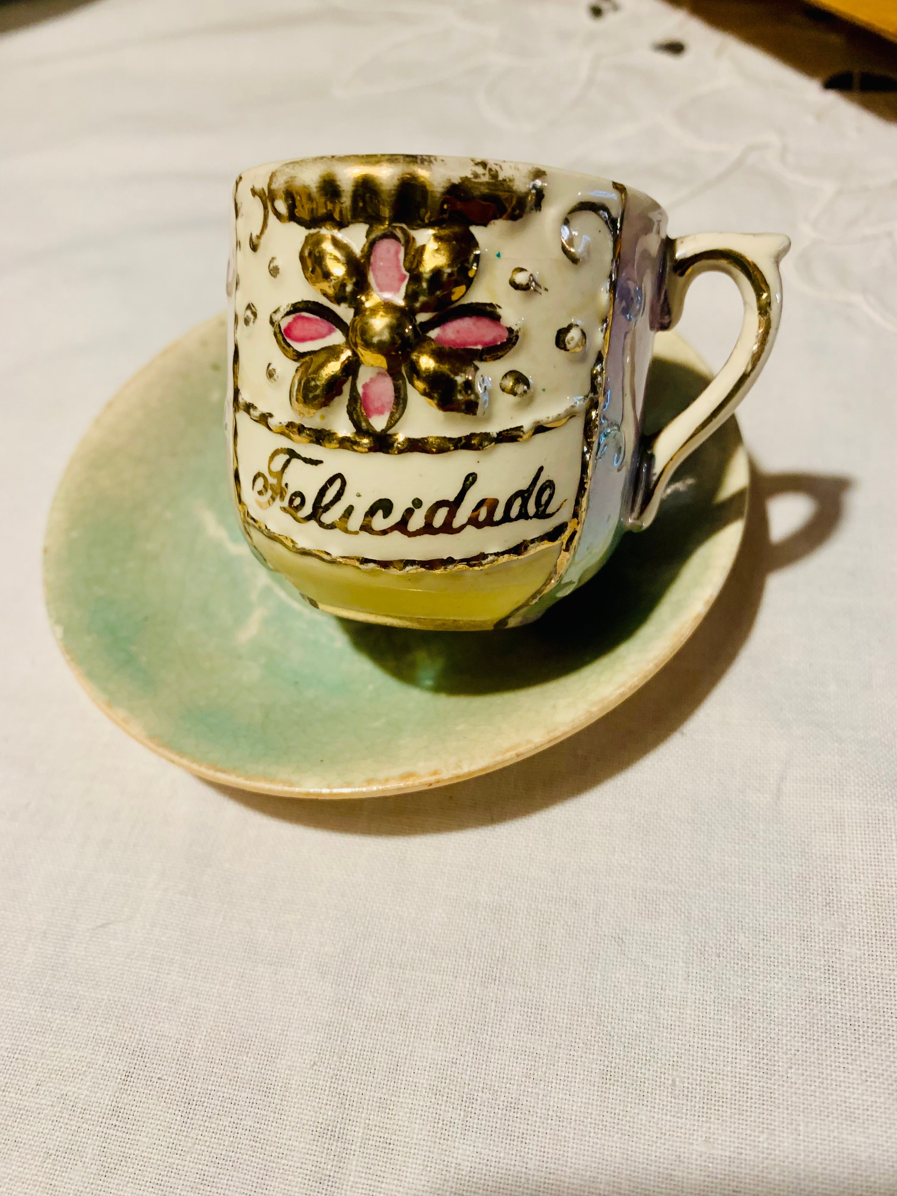 Raríssima xicara de café Isabelina em porcelana