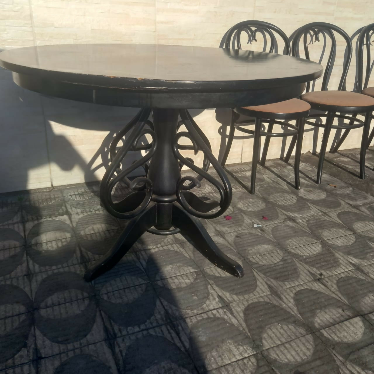 Jogo de mesa com 4 cadeiras Thonet