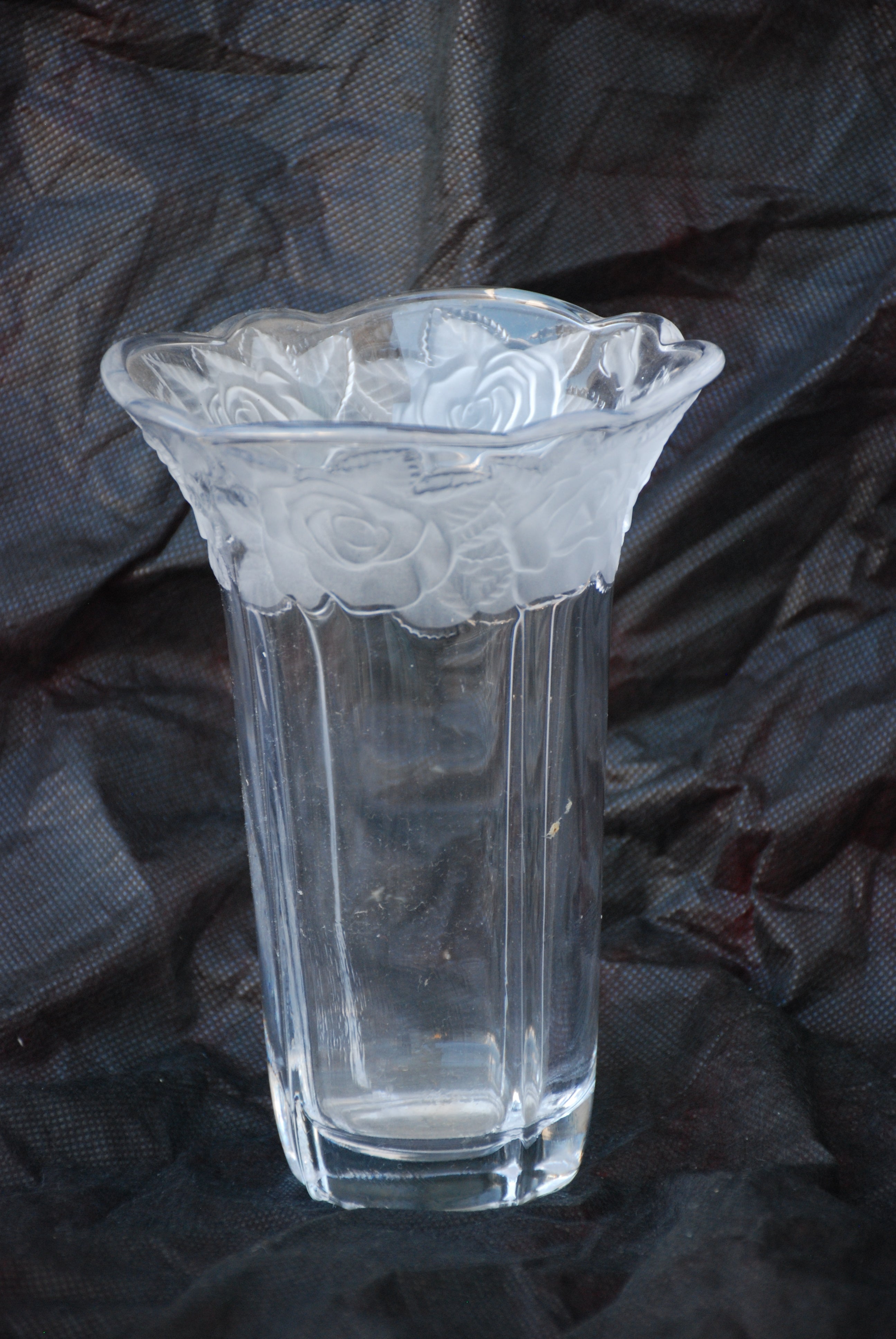 Vaso de flores vintage soga. estampa rosa de neve. fabricado no japão. anos 70