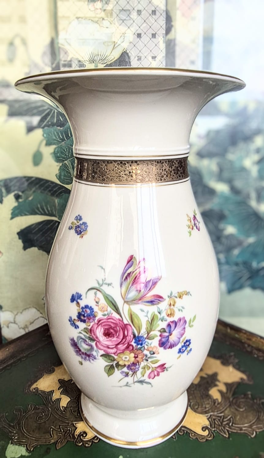  Vaso vintage em porcelana alemã Rosenthal,  modelo Alt-Kronach, de 1943. Impecável! Com motivos florais 