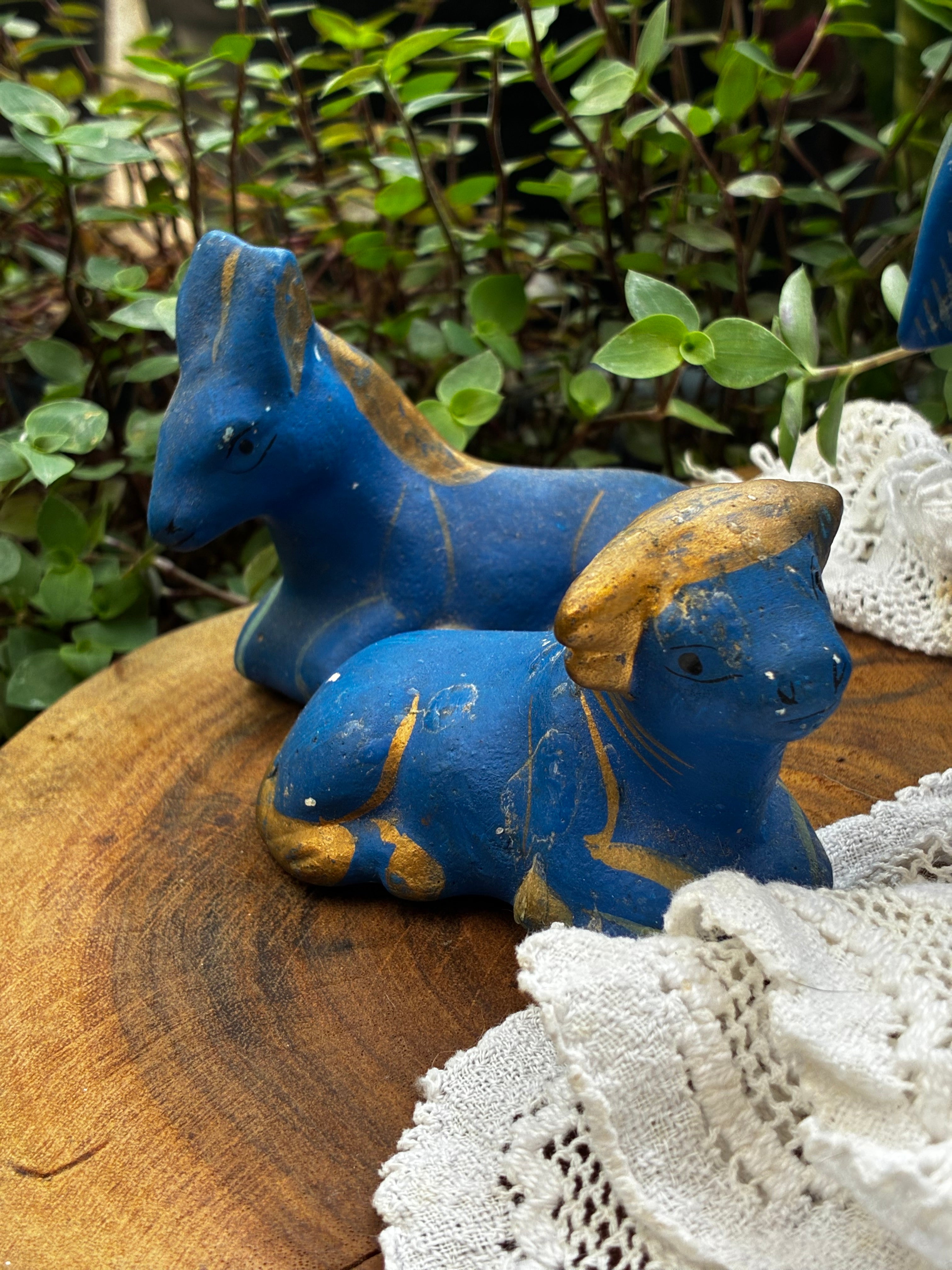 Presépio Mexicano de Barro com pintura azul cobalto e dourada