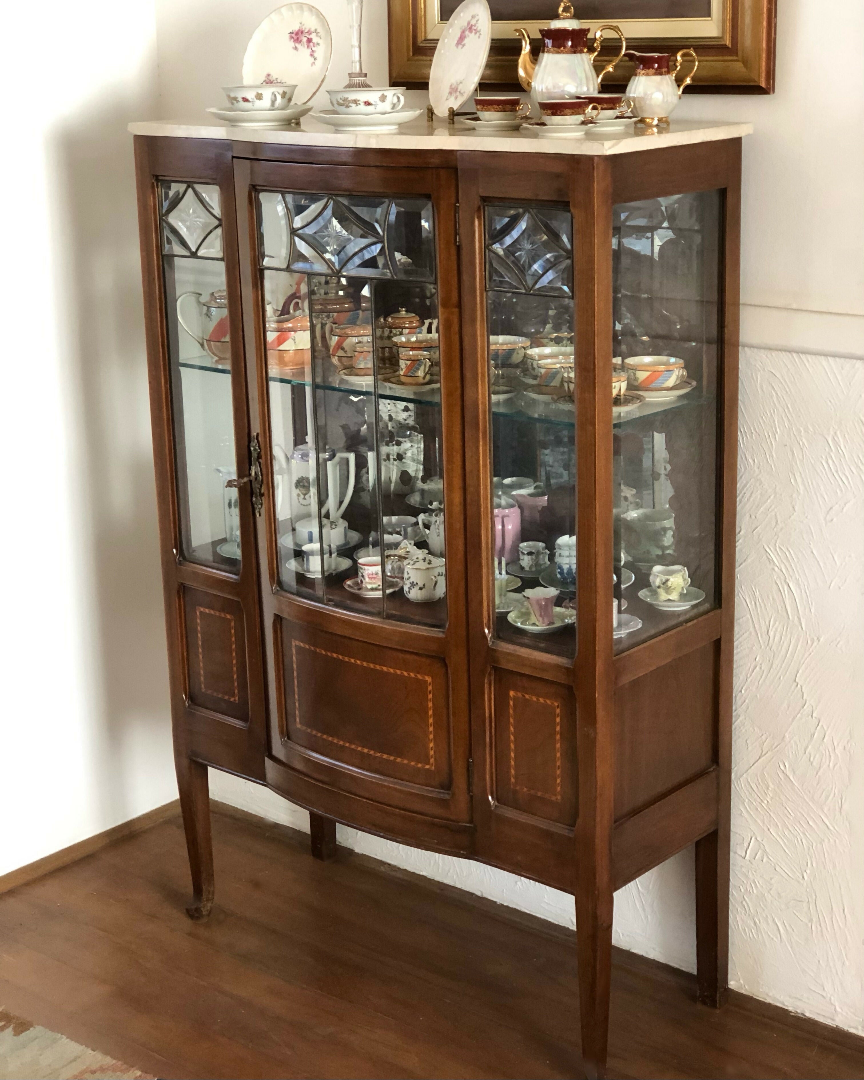 Cristaleira Art Deco com Marchetaria