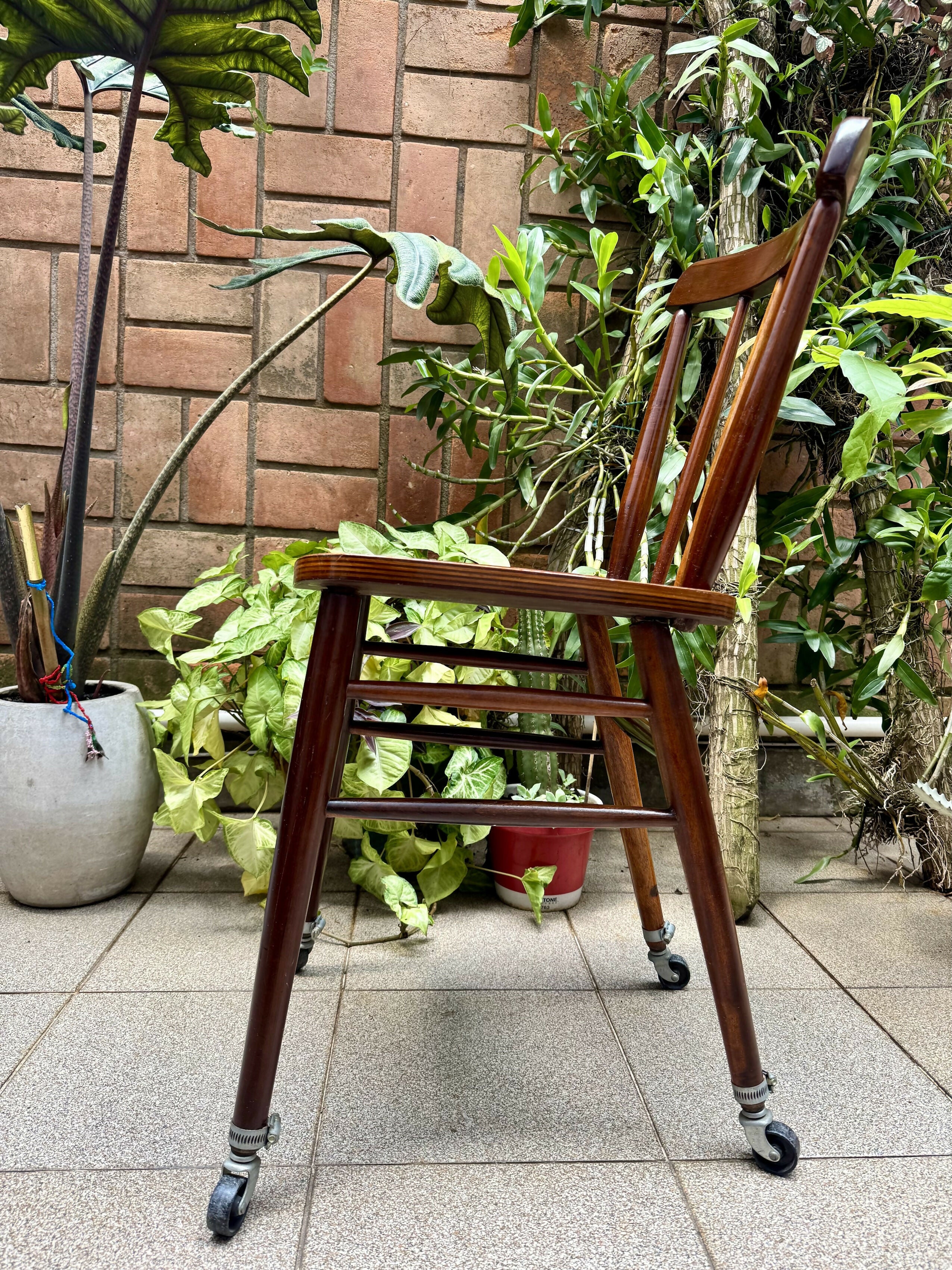 SELADA cadeira CIMO muito antiga com rodinhas