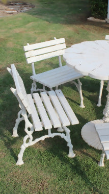 Conjunto para varanda em ferro parte em madeira maciça assentos e encostos ripados