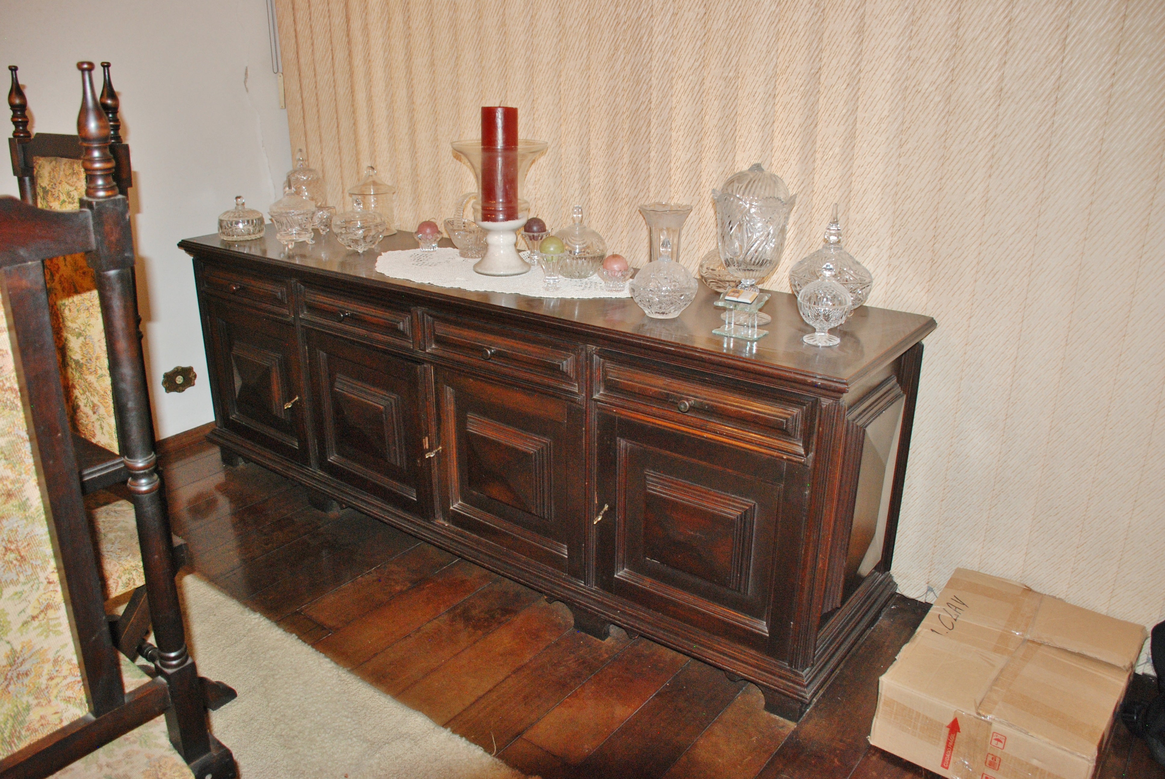 Buffet Manuelino PORTUGUES anos 60 em madeira escura