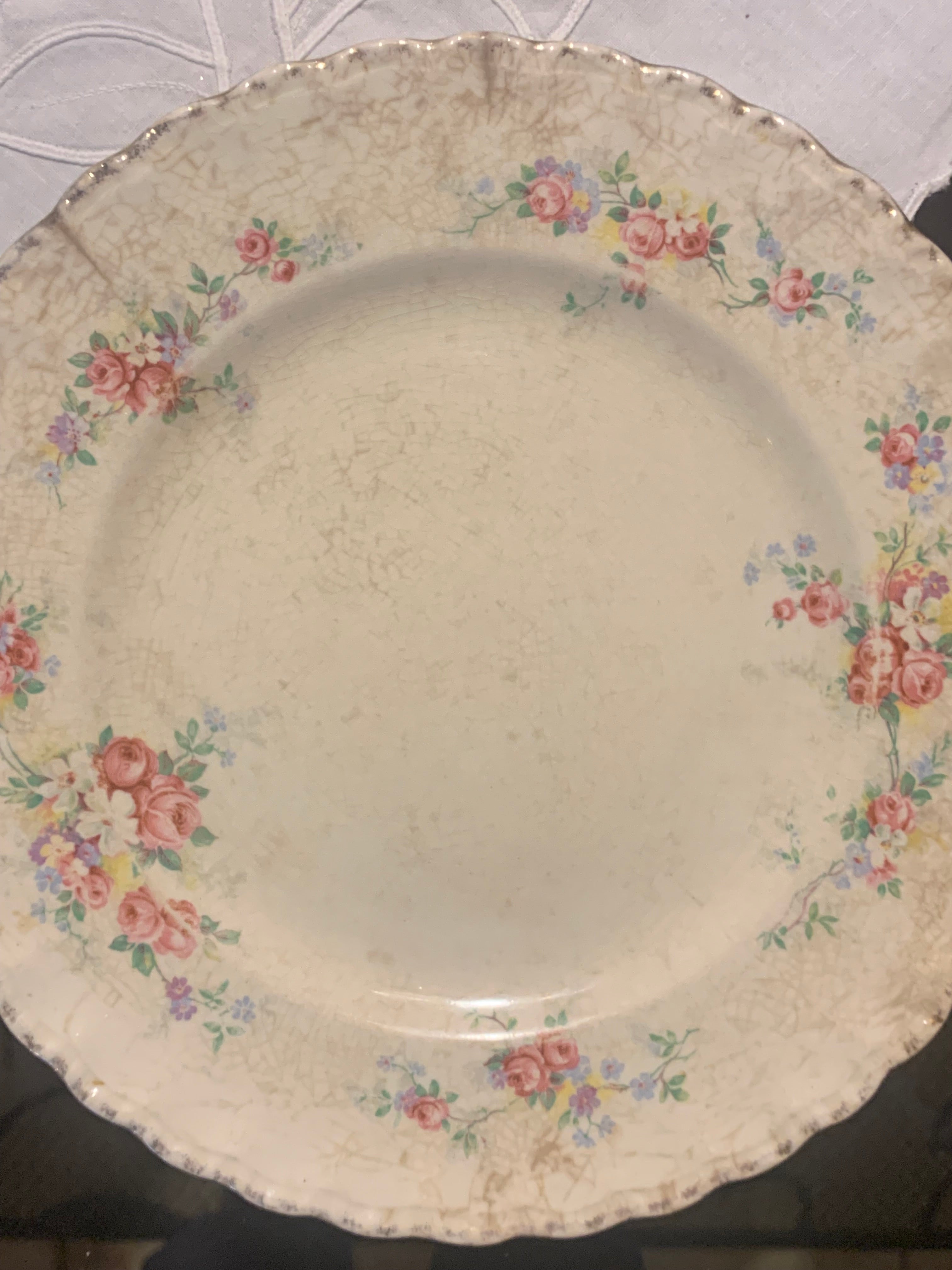 Antigo e delicadamente lindo prato para coleção em faiança Grindley Cream Petal Inglesa