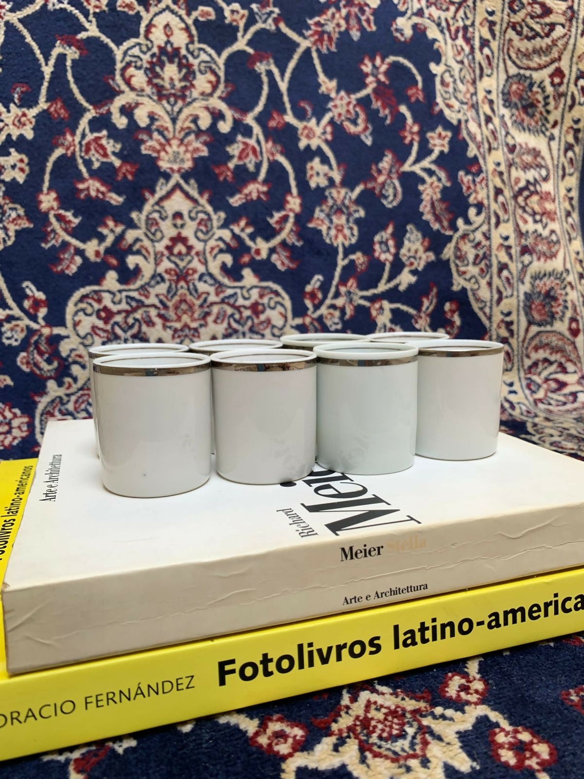 Conjunto de 8 Xícaras de Café sem Alça — Porcelana Branca com Filete Prateado