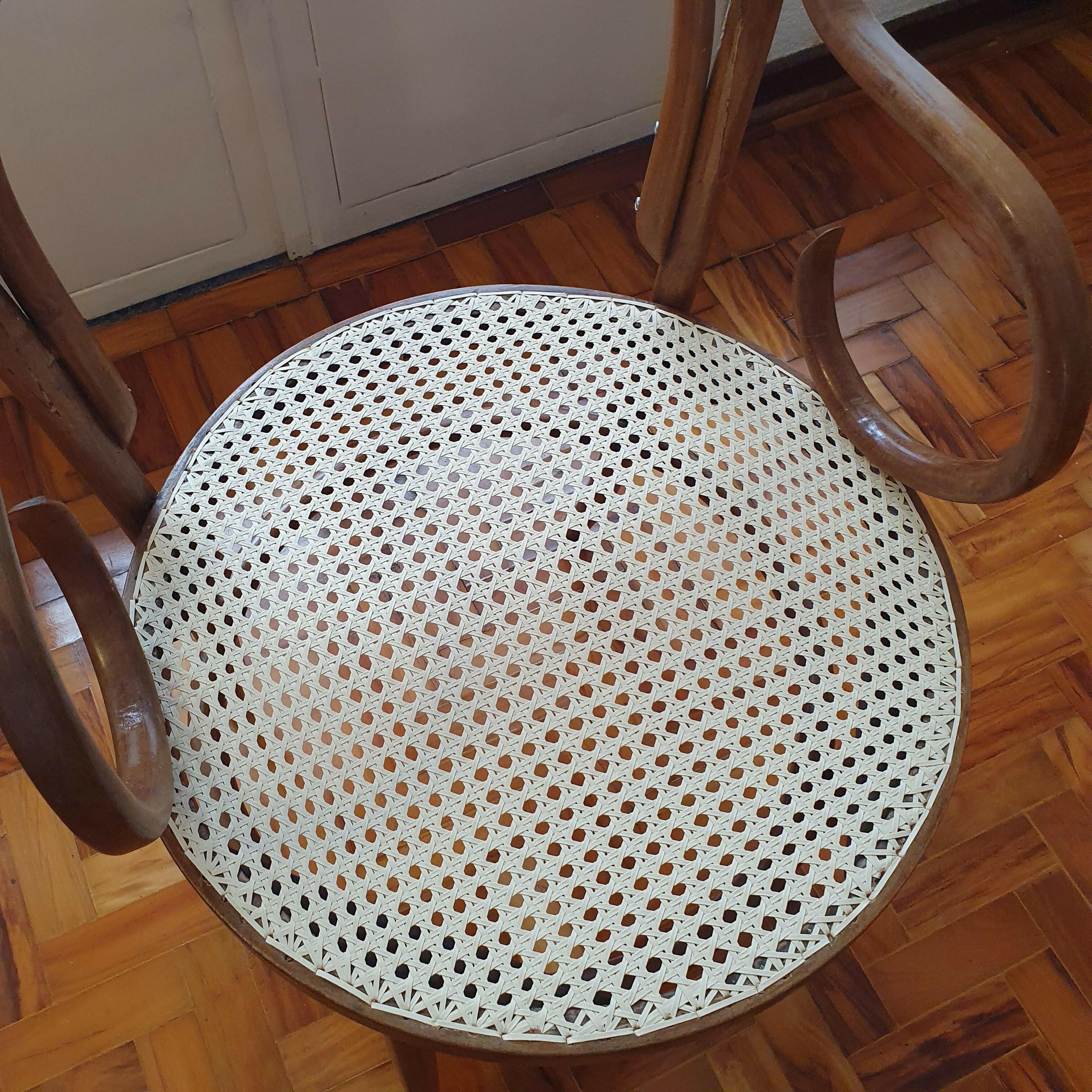 PAR DE CADEIRAS THONET (valor unitário)