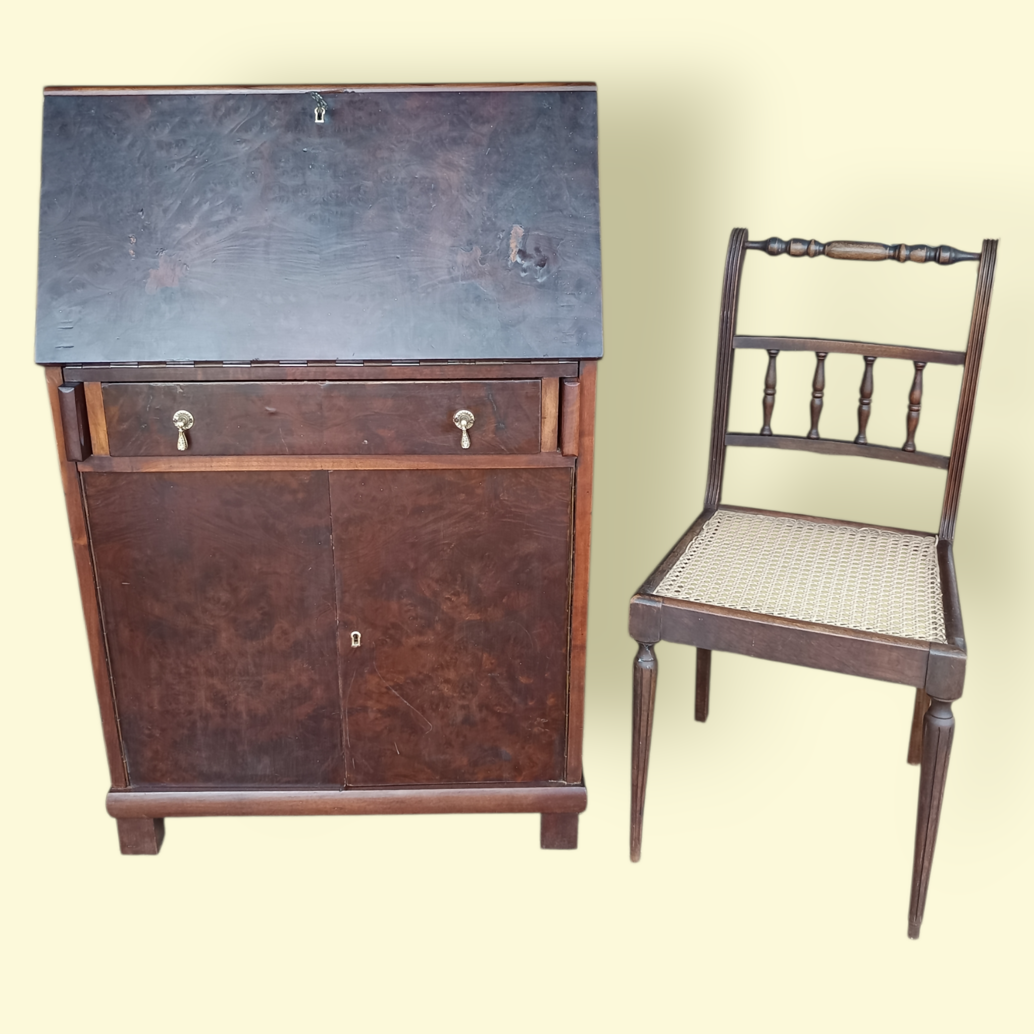 Linda Escrivaninha Secretaire com cadeira em palhinha