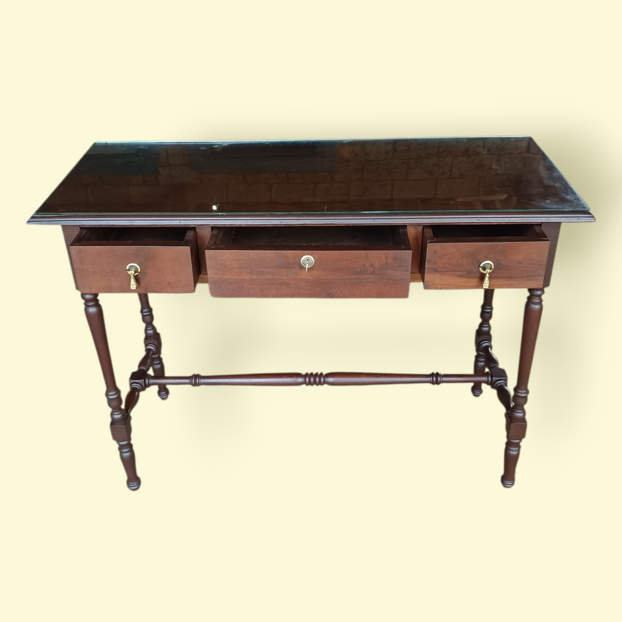 Conjunto Aparador Colonial + 2 cadeiras + 1 banco em palhinha