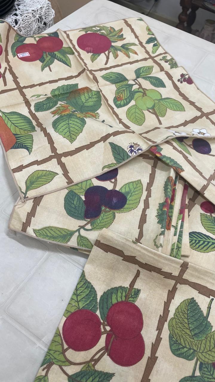 Quardanapos com estampa de frutas