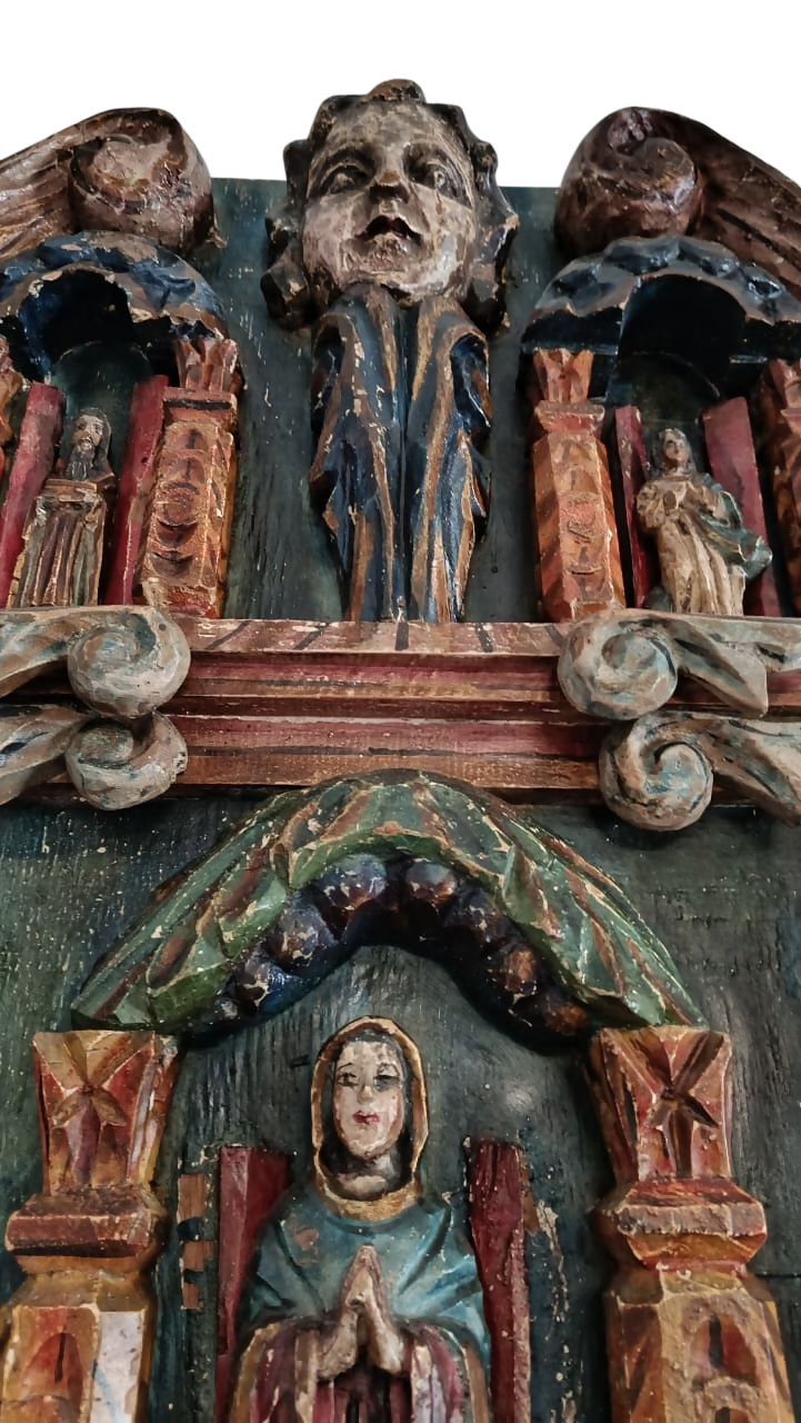 Retábulo Peruano Antigo em Madeira Entalhada – Peça Sacra Artesanal