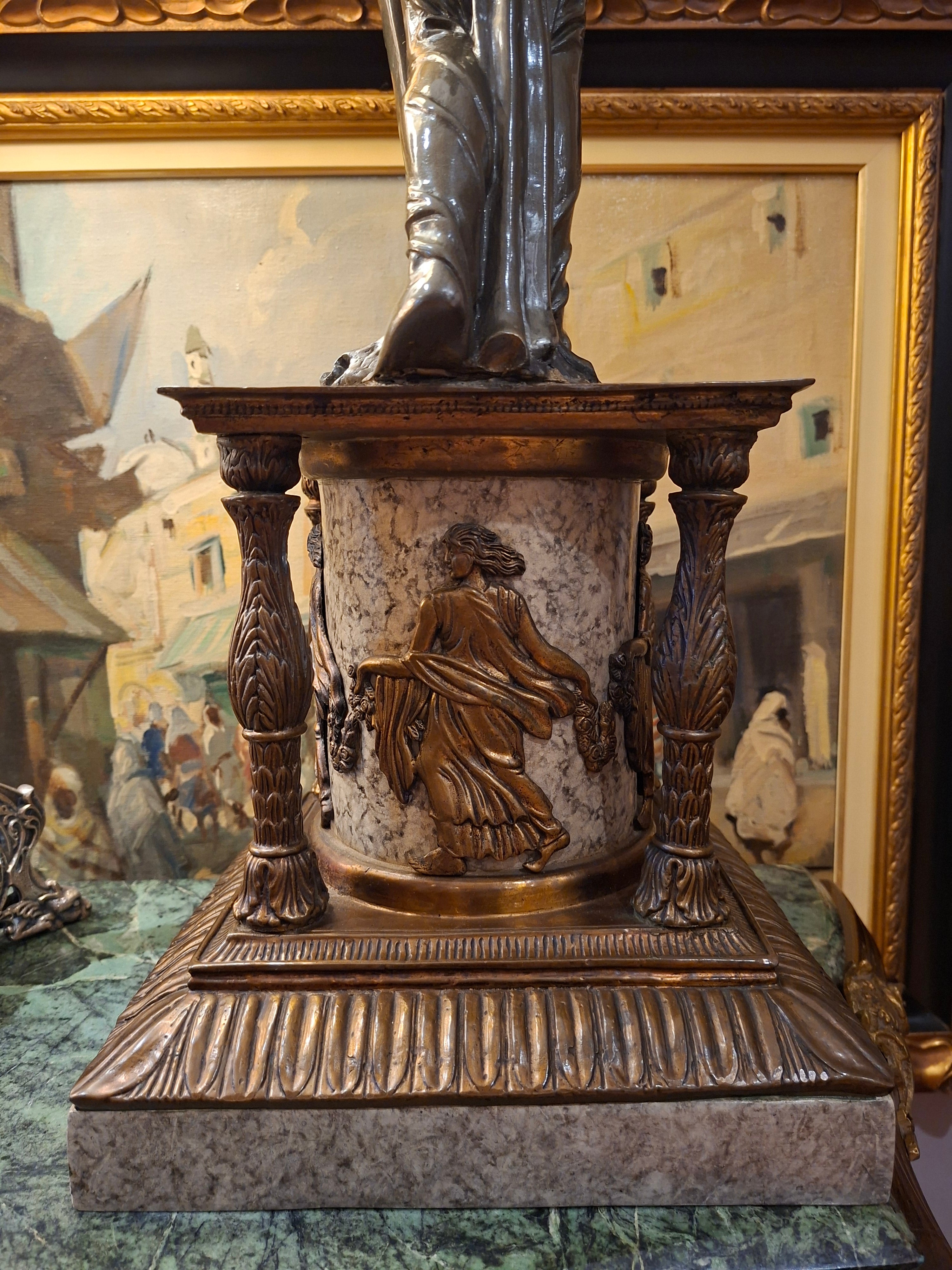 Par de Candelabros Escultóricos em Bronze e Mármore – 79 cm