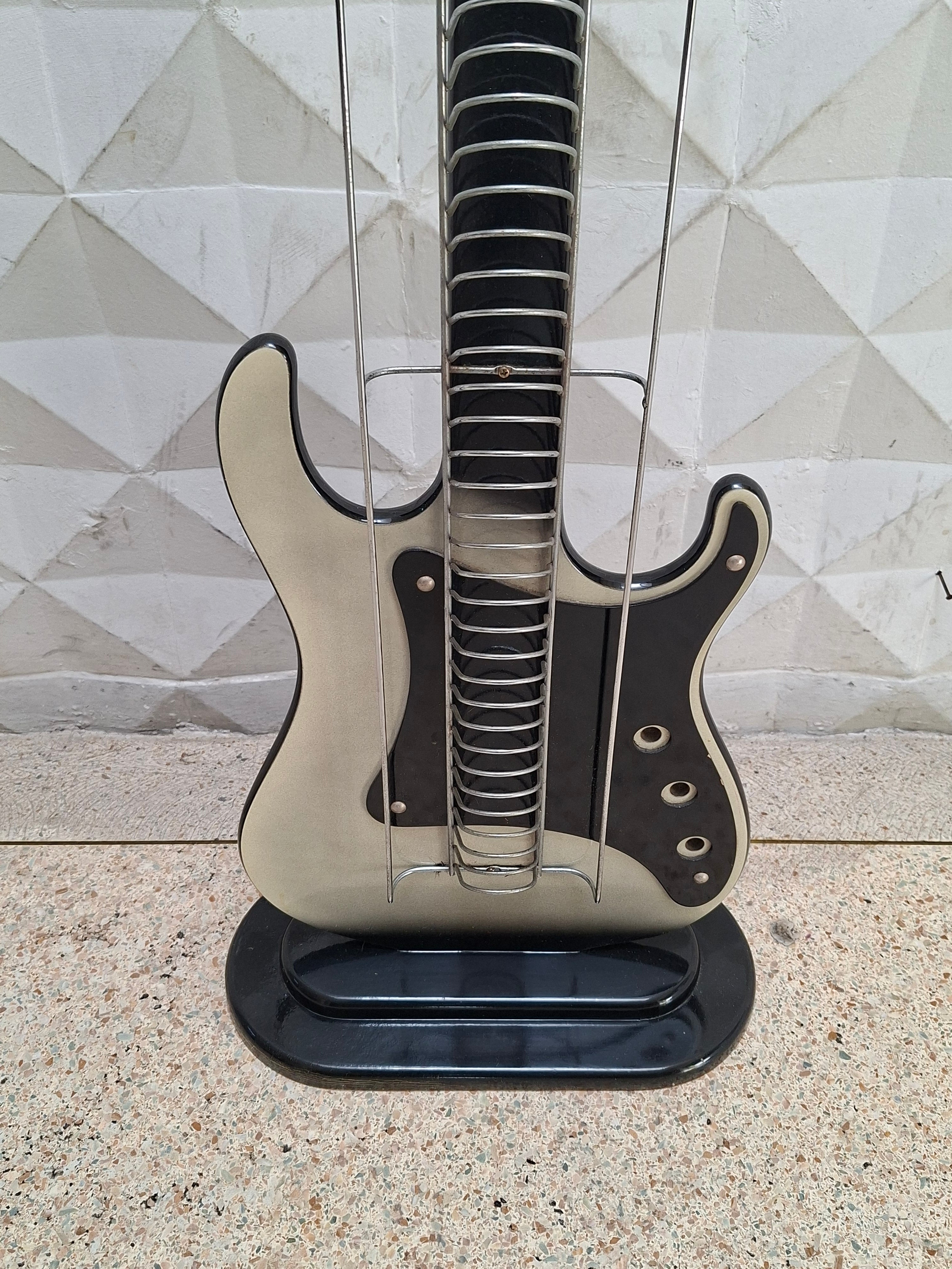 Porta CDs Retrô de Guitarra