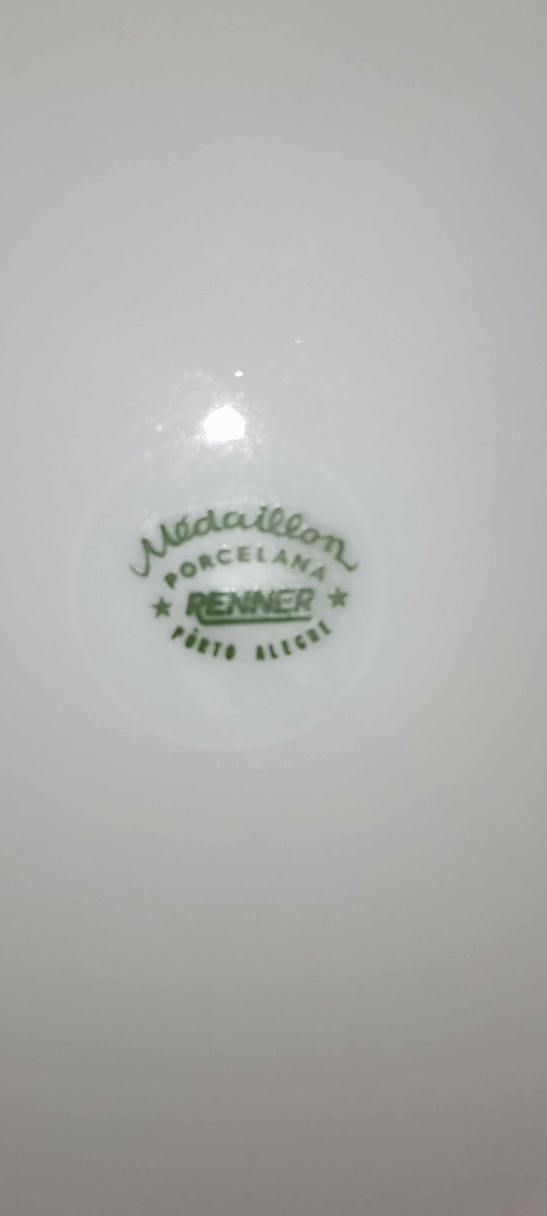 Jogo porcelana Renner antiga (22 pratos refeição + 5 pratinhos sobremesa)