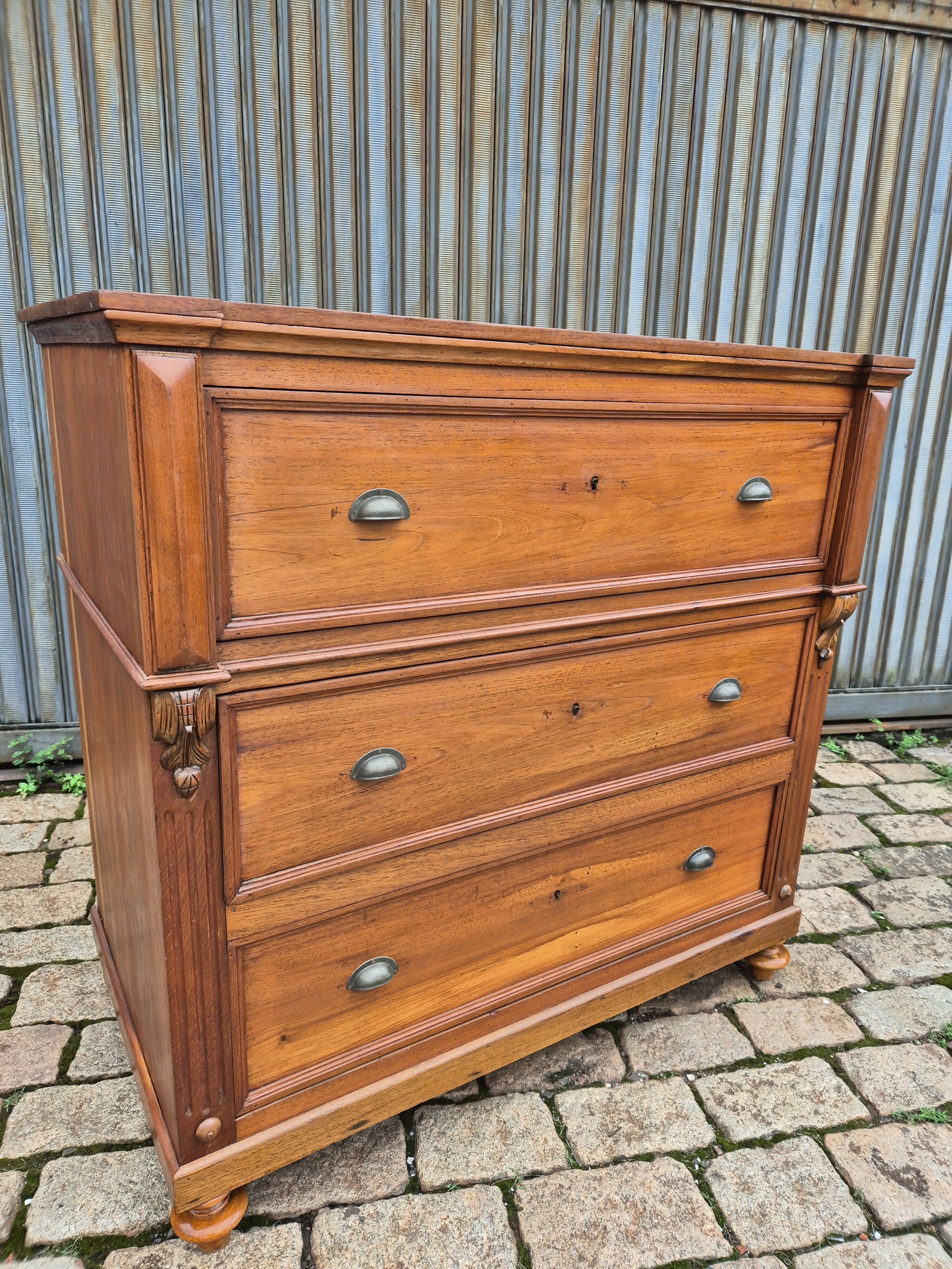 Belíssima cômoda centenária Império