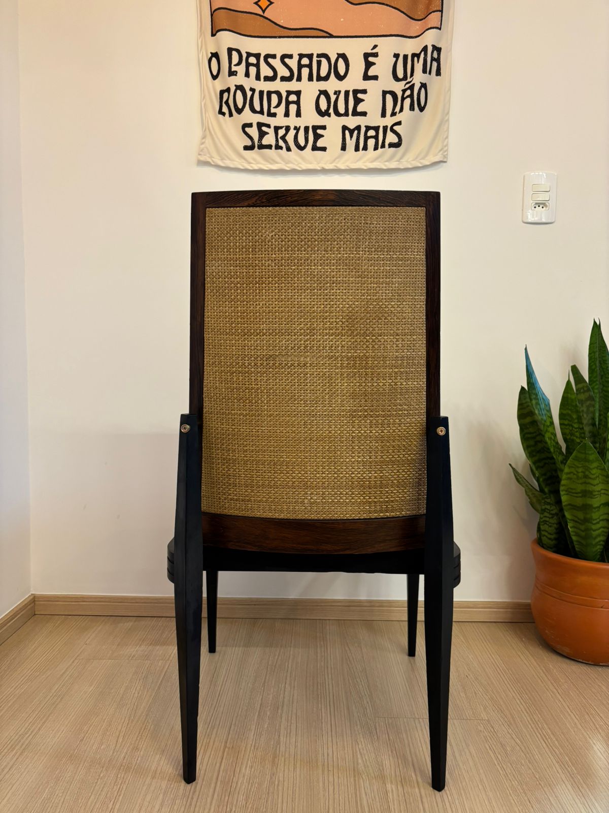Cadeira modernista CIMO anos 60 com encosto em palhinha 