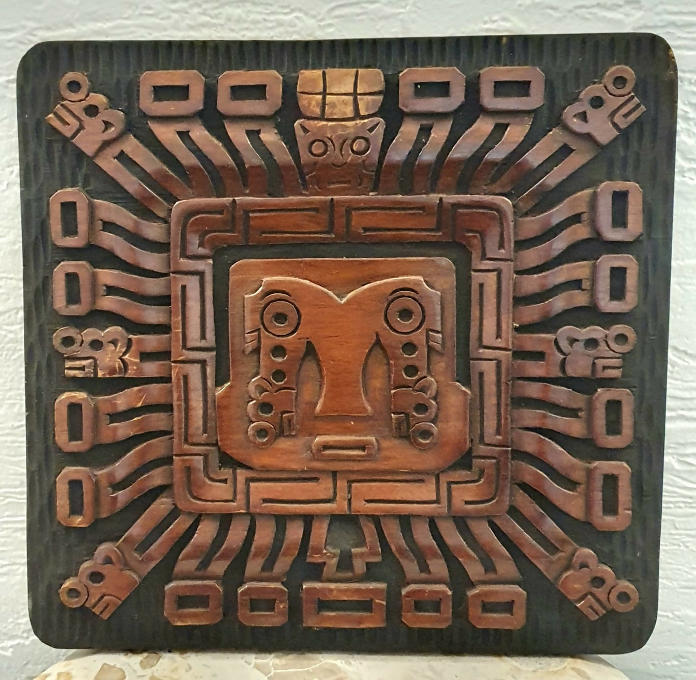 Conjunto de 3 quadros peruanos em madeira entalhada, representando símbolos da cultura pré-hispânica da América Latina. Lindos e impecáveis!