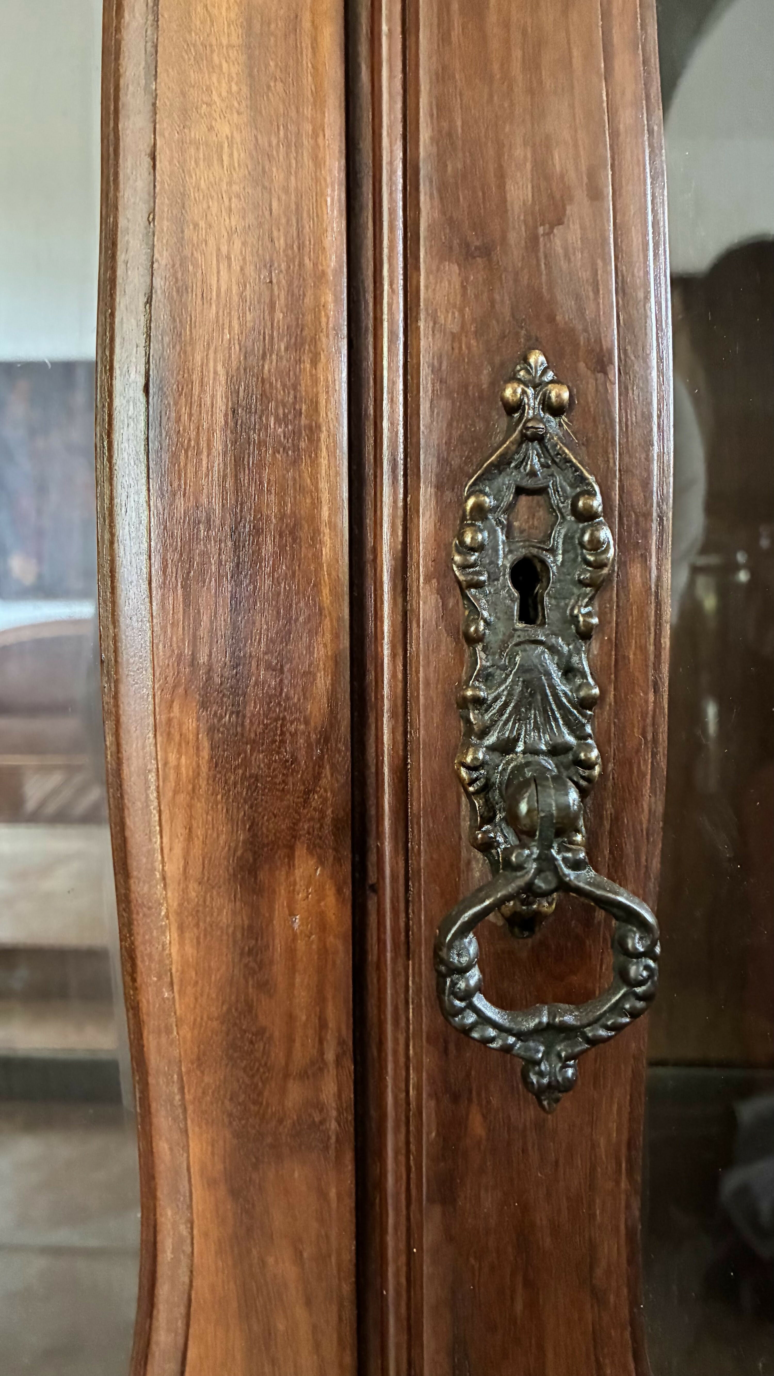 Cristaleira Buffet em Madeira