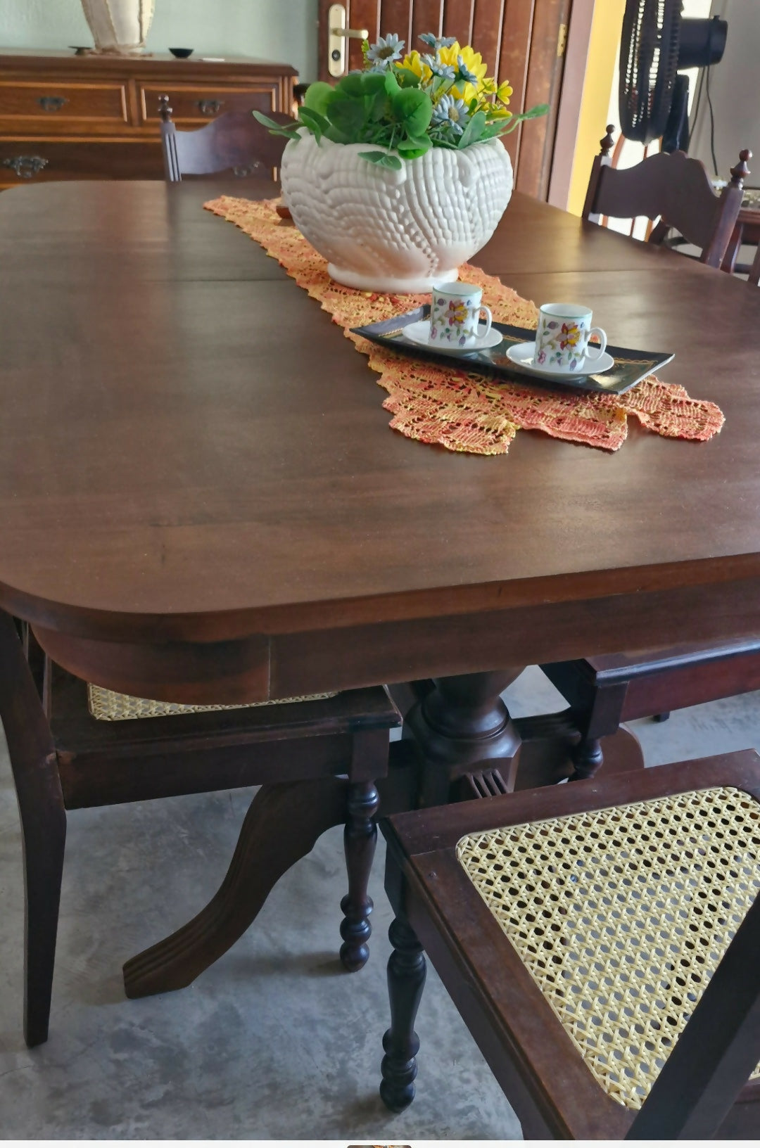 Conjunto de Mesa retangular e cadeiras em palhinha