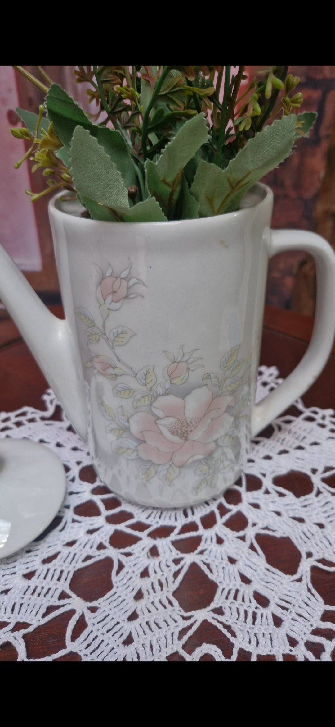 Bule em porcelana Pozzani com policromia floral