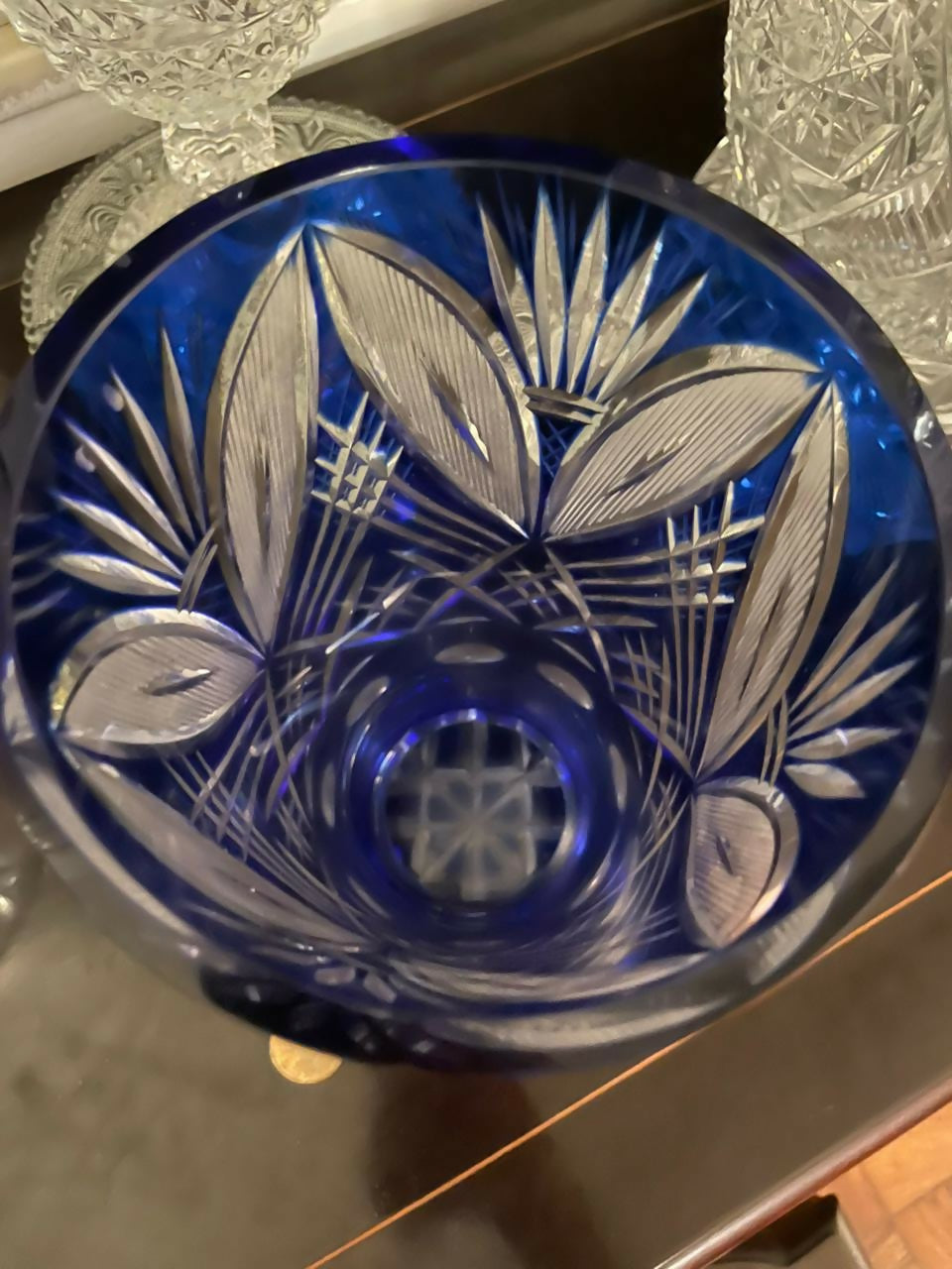 Vaso em cristal lapidado azul cobalto bohemia