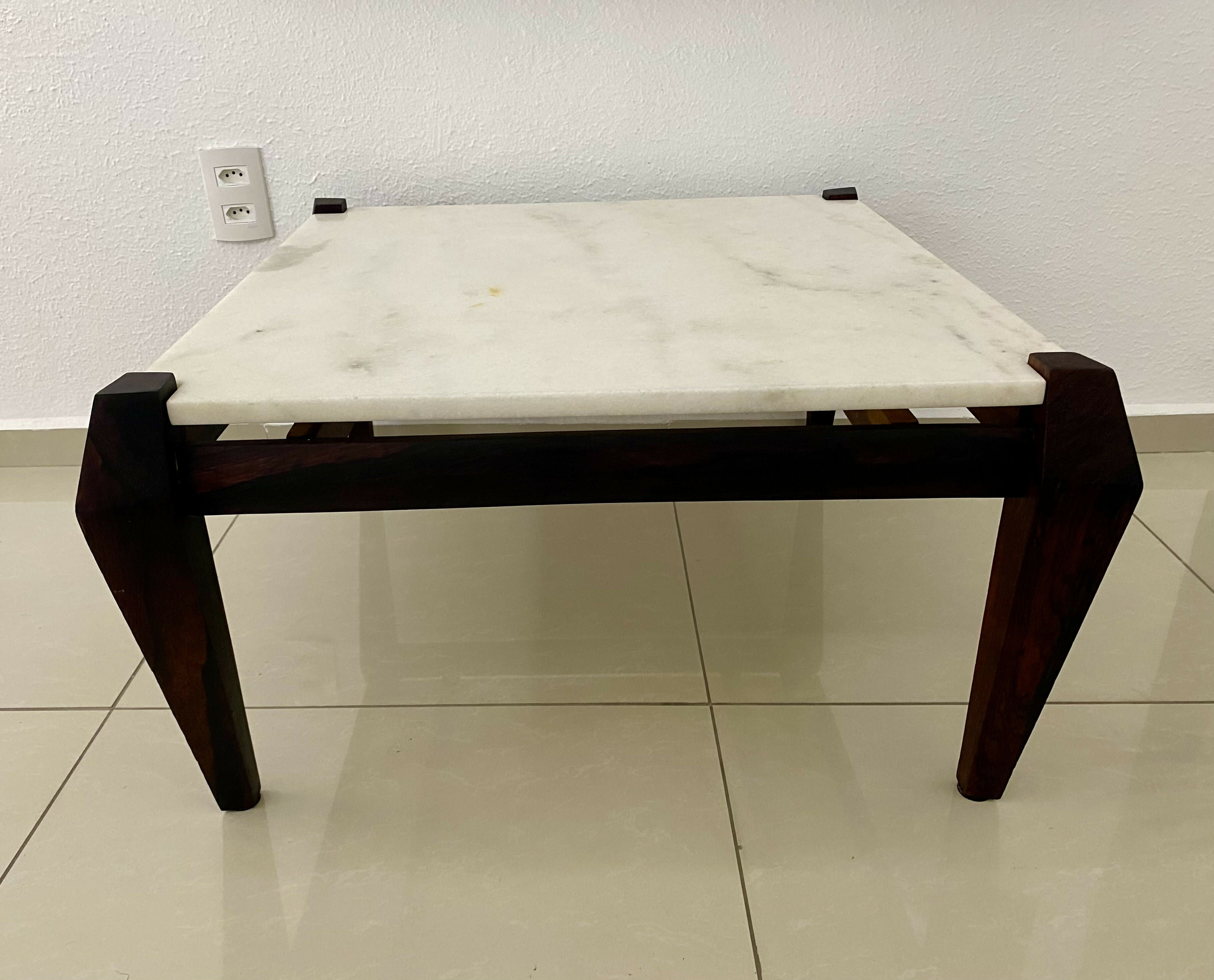 Mesa Jean Gillon em jacarandá maciço