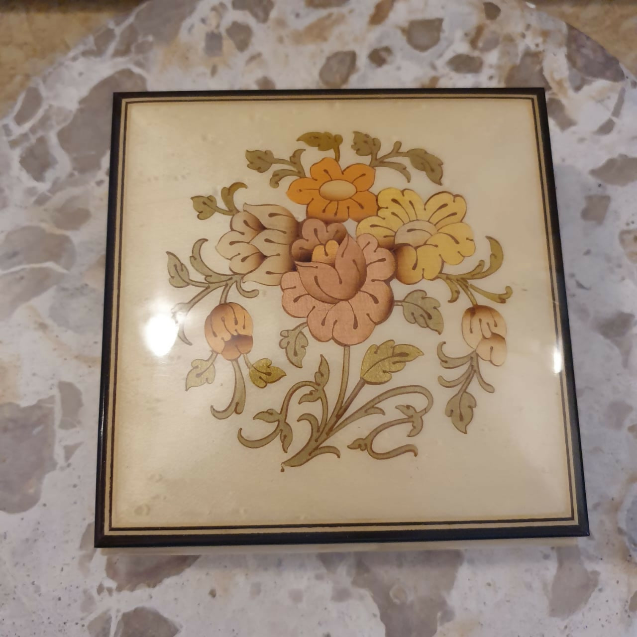 Maravilhosa caixinha vintage de música italiana! Impecável!