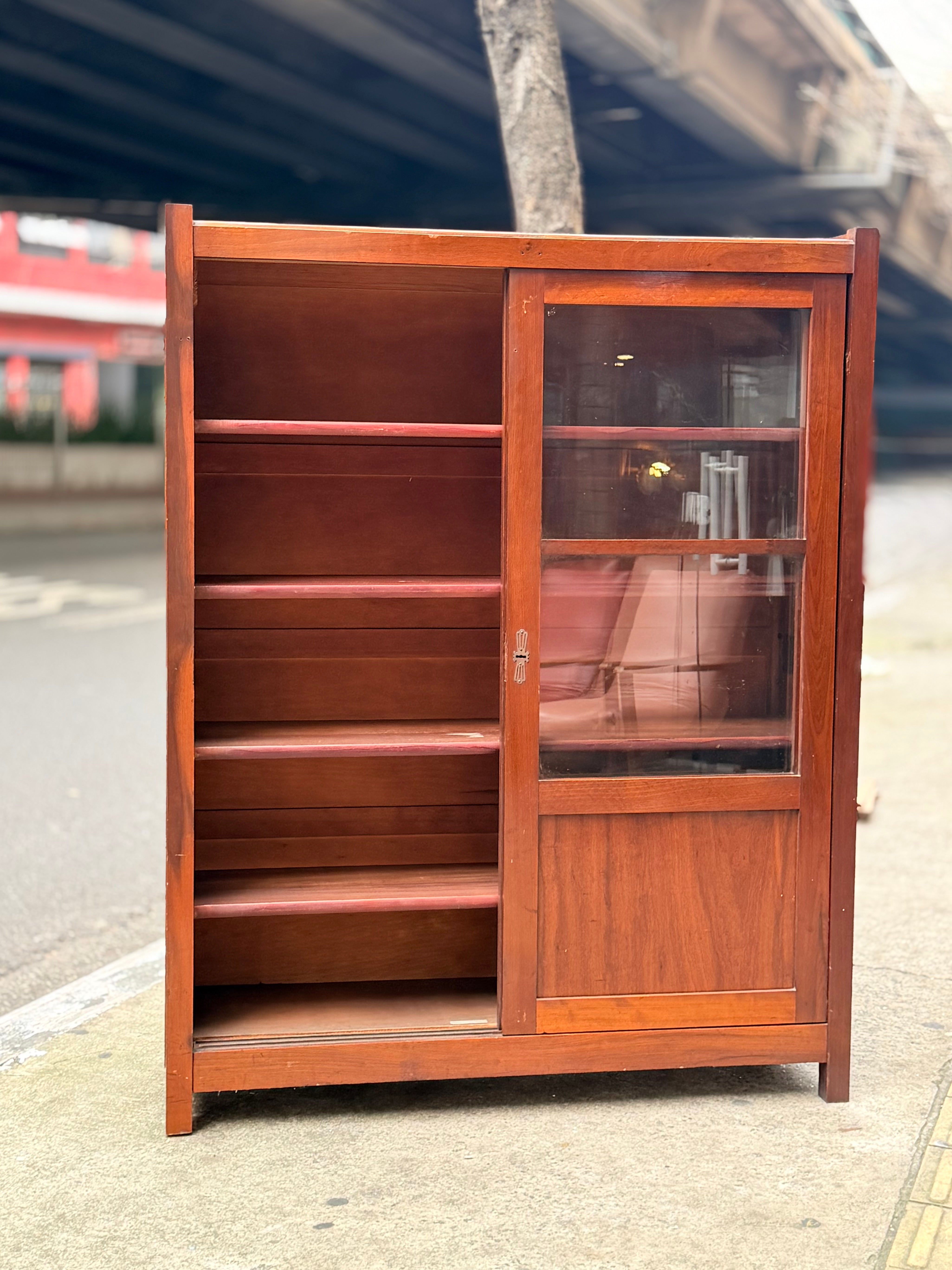 Livreiro Miele em Imbuia com duas portas de correr 