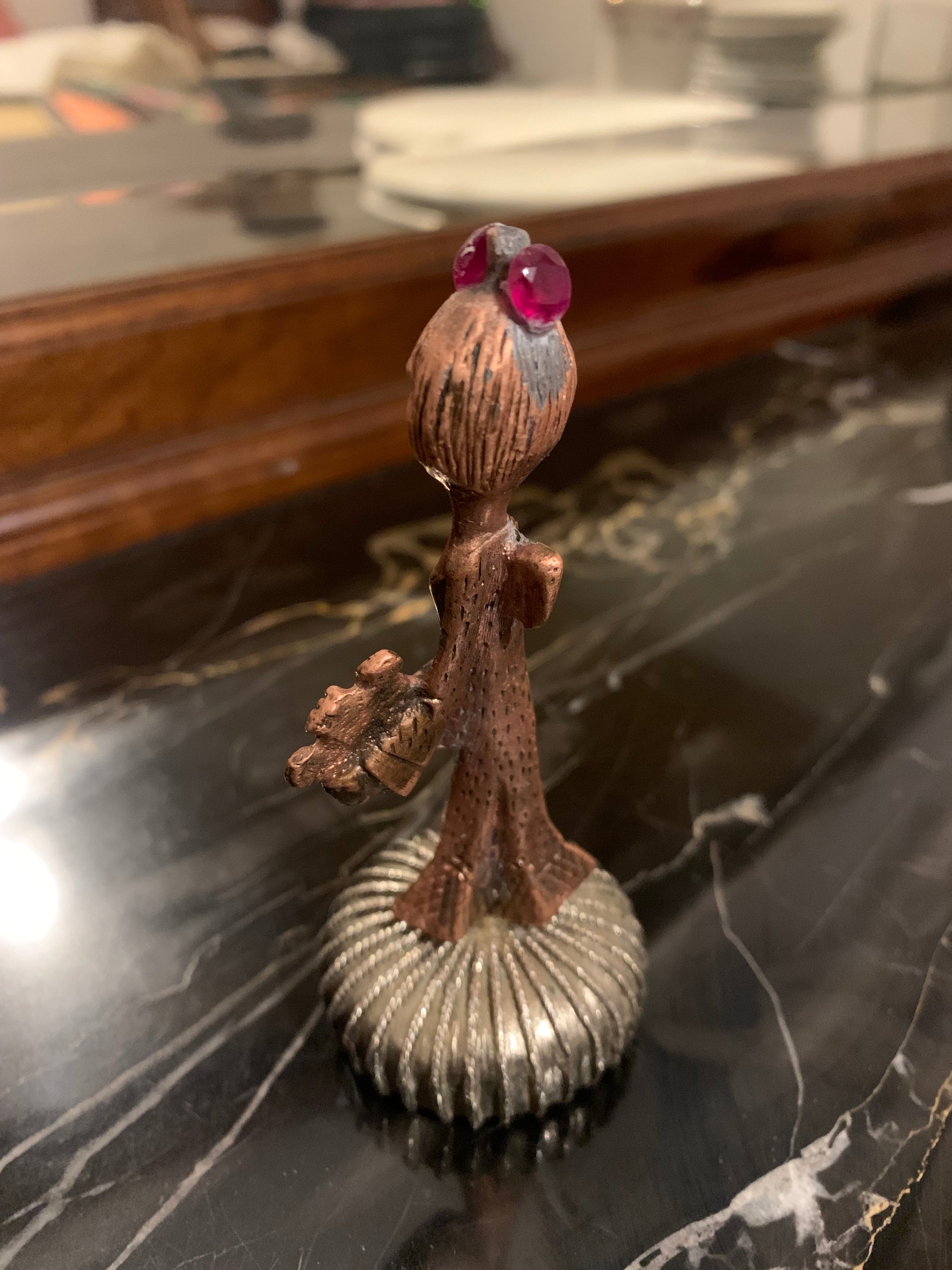 Linda estatueta de anjo em cobre ricamente trabalhada