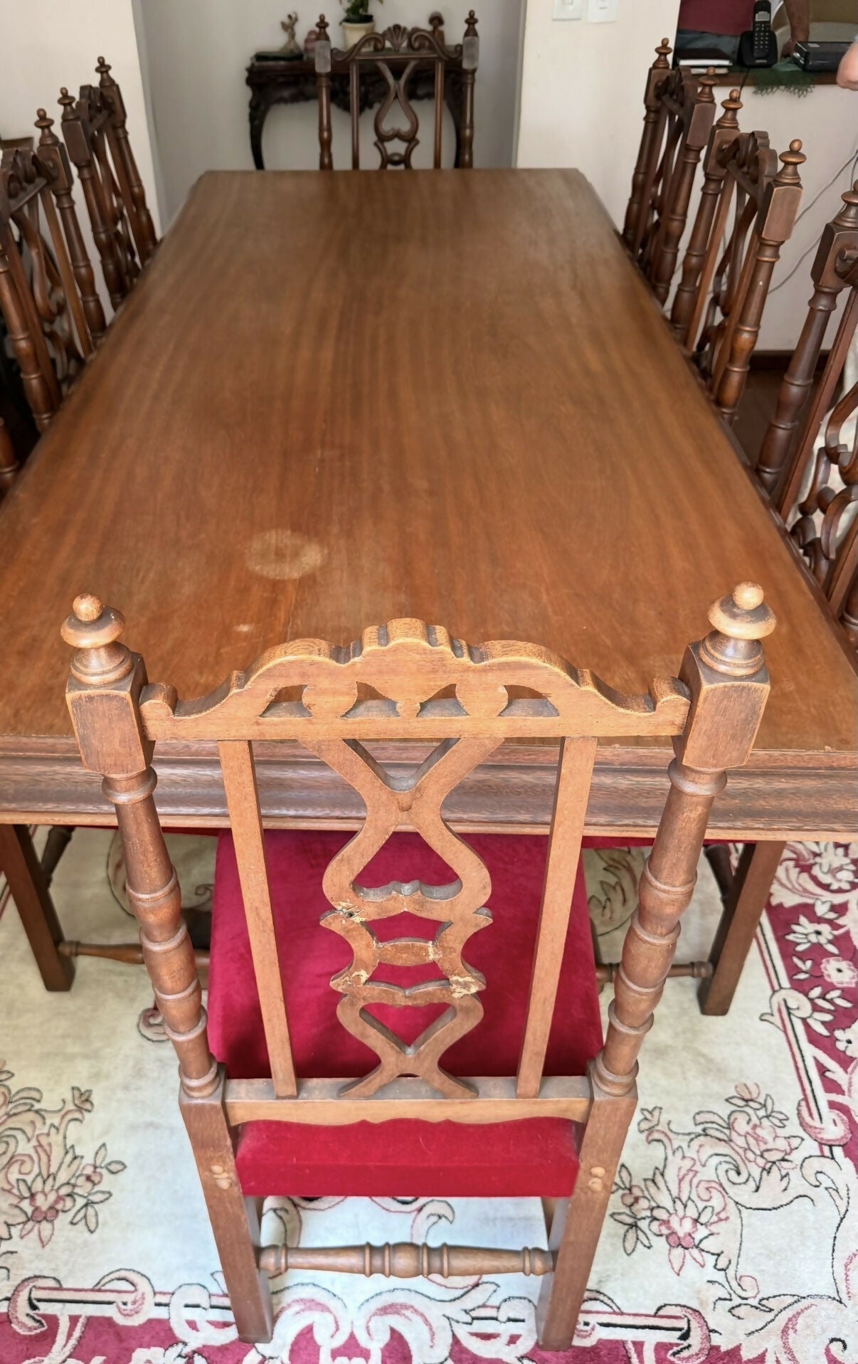 Clássica mesa de jantar com 8 cadeiras