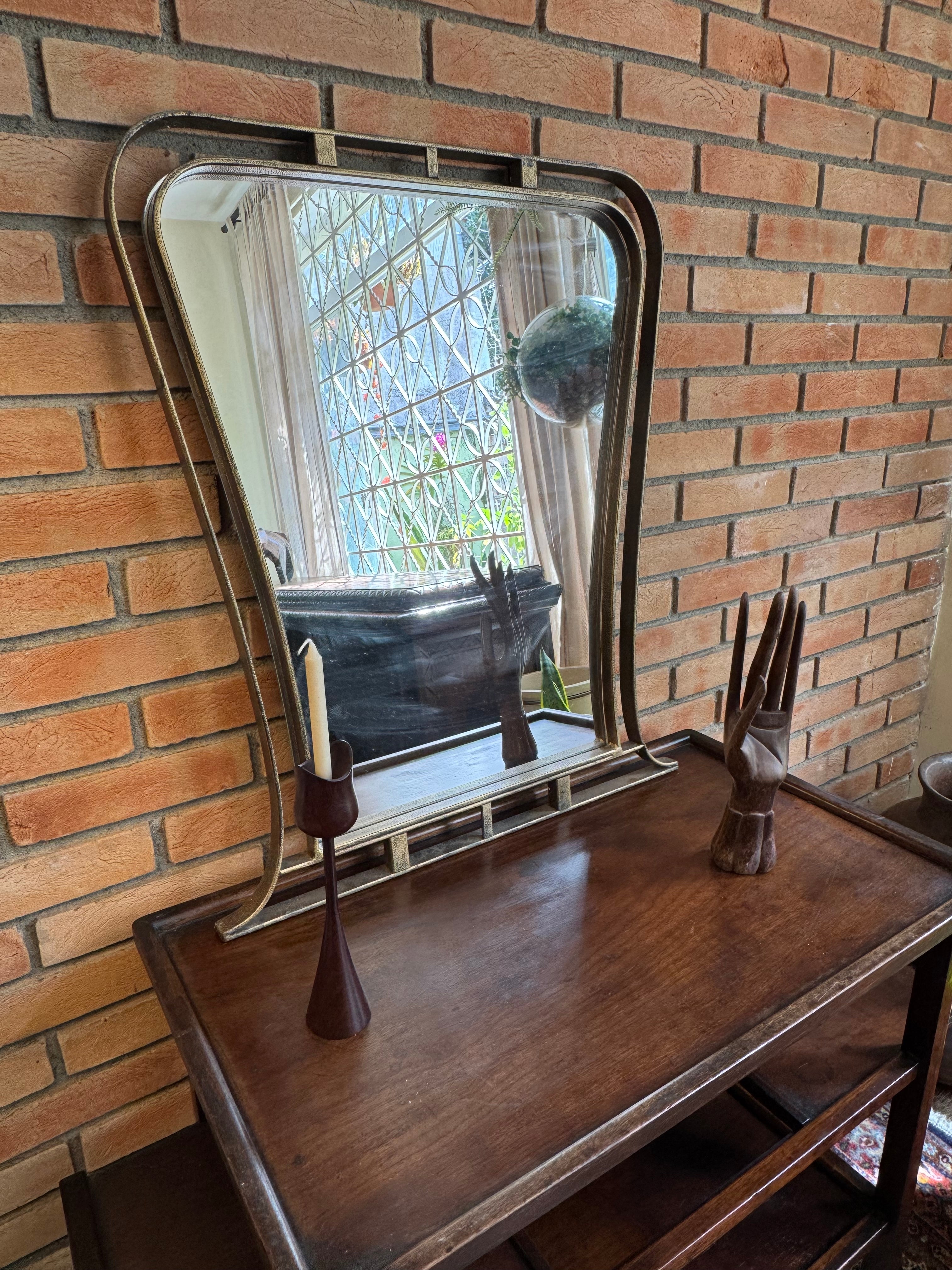 Espelho ArtDeco em metal com pátina