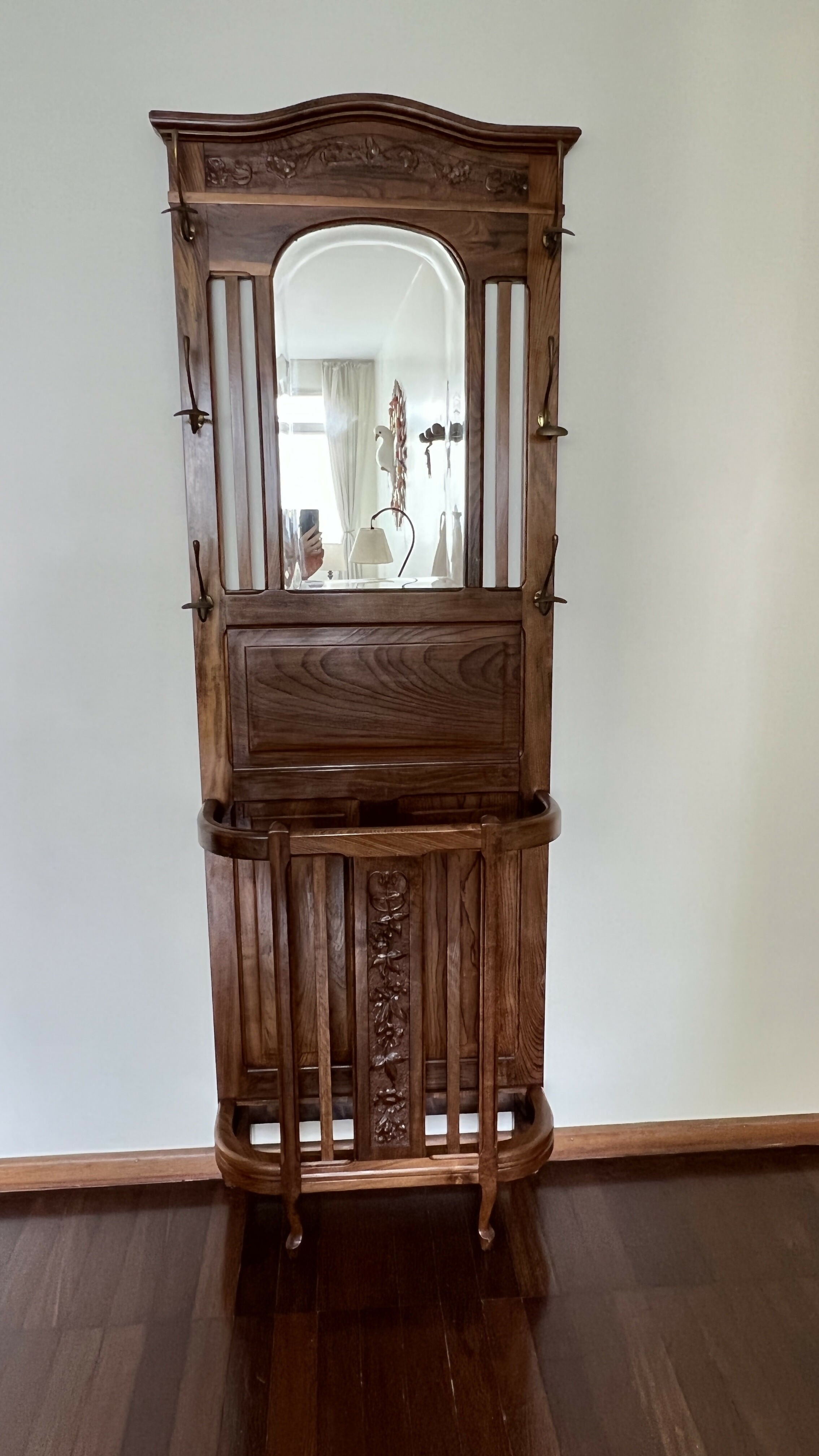 Chapeleira Linda em madeira maciça