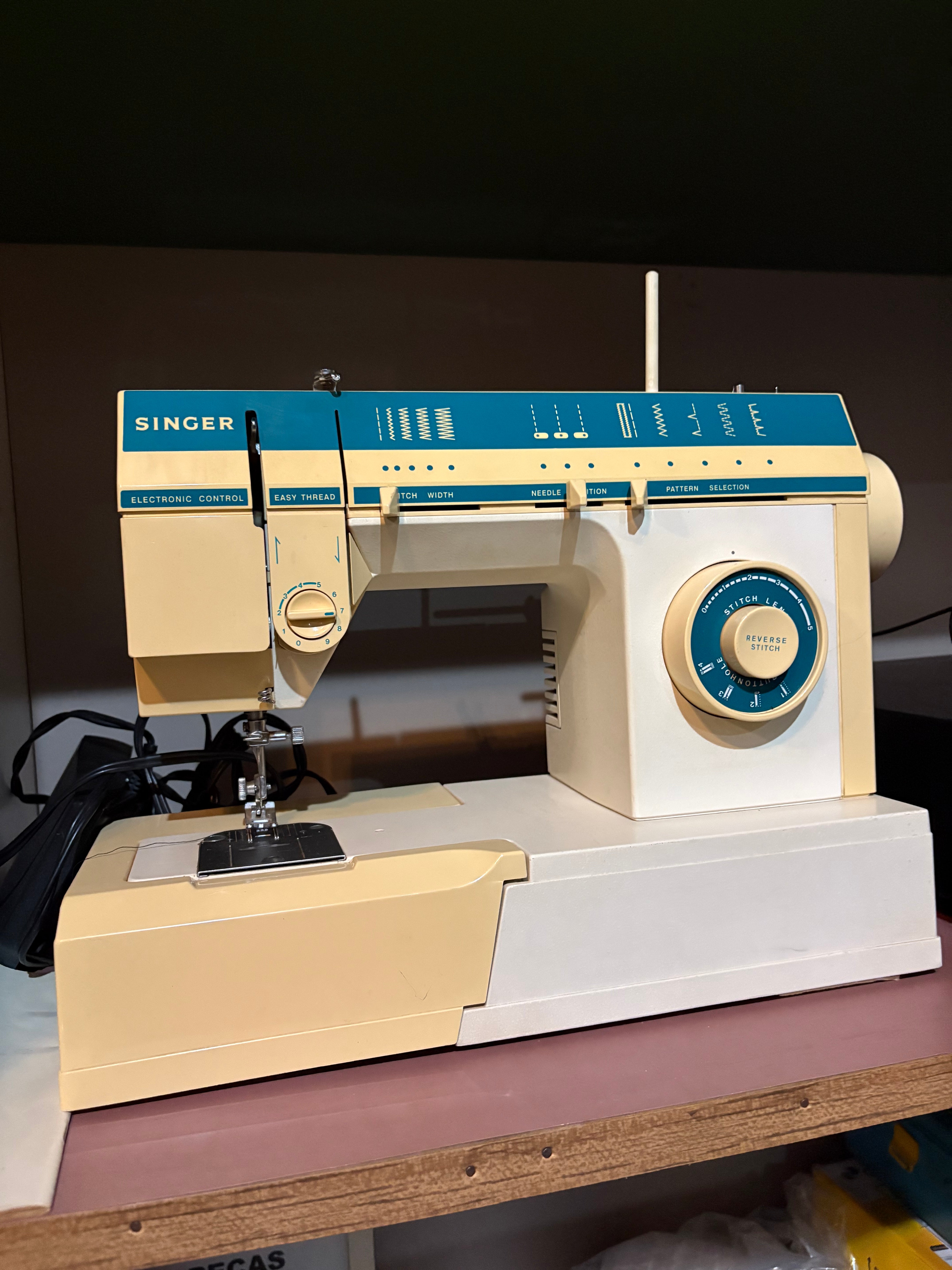 Máquina de Costura SINGER Original - Clássica e muito conservada