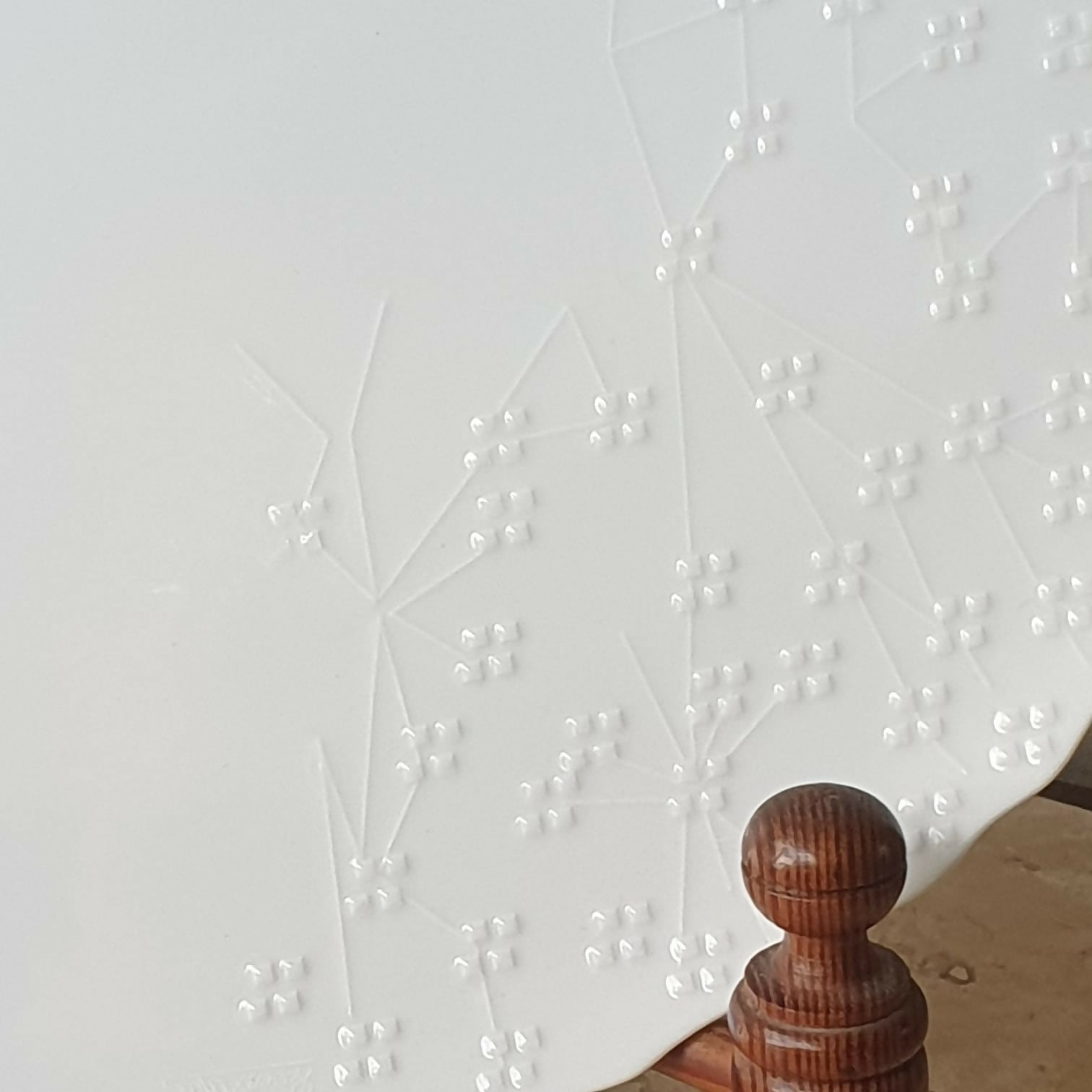 Prato para bolo em porcelana Ultrafina Rosenthal, linha Studio Line, por Patrícia Urquiola, estilo Shibori