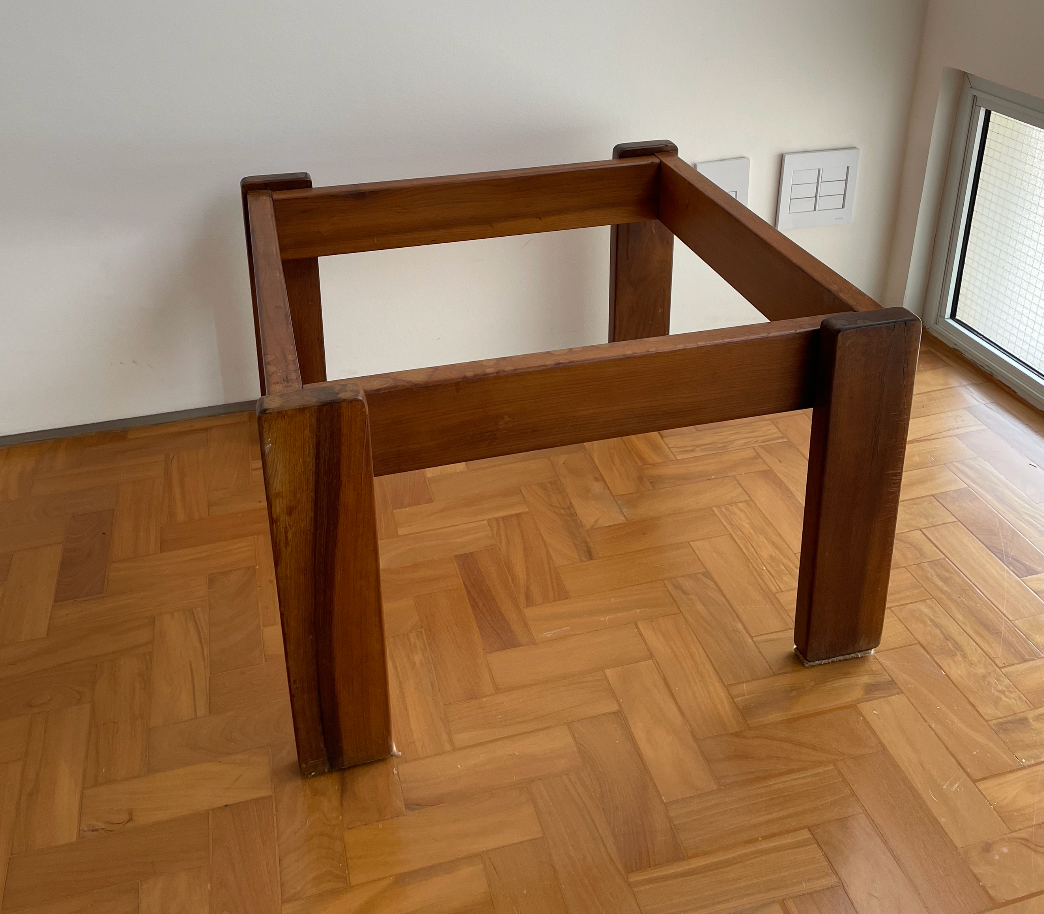 Base de Mesa lateral modernista em Imbuia 