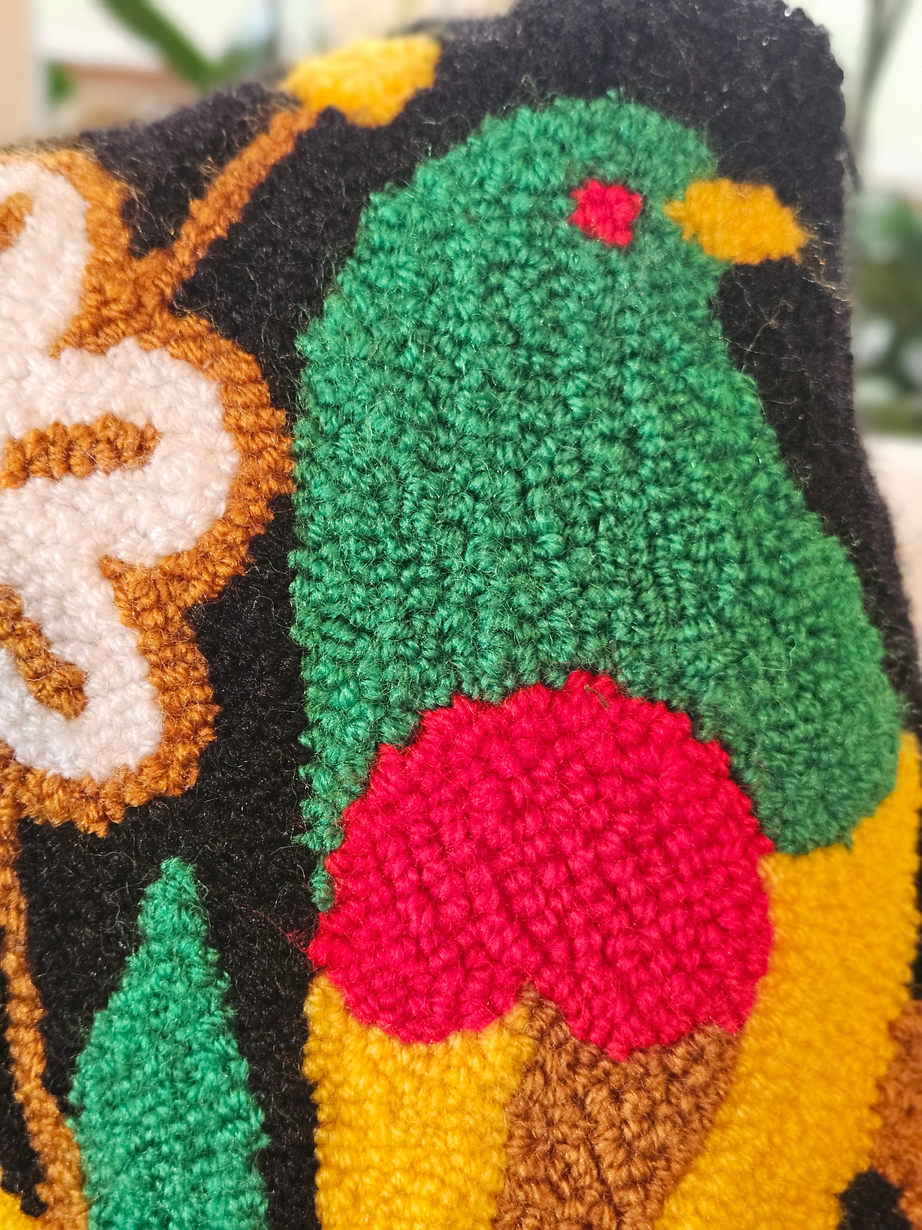 Almofadas Baguetes Vintage Anos 90 - Tapeçaria Manual do Caribe (Venezuela). com pássaros e flores