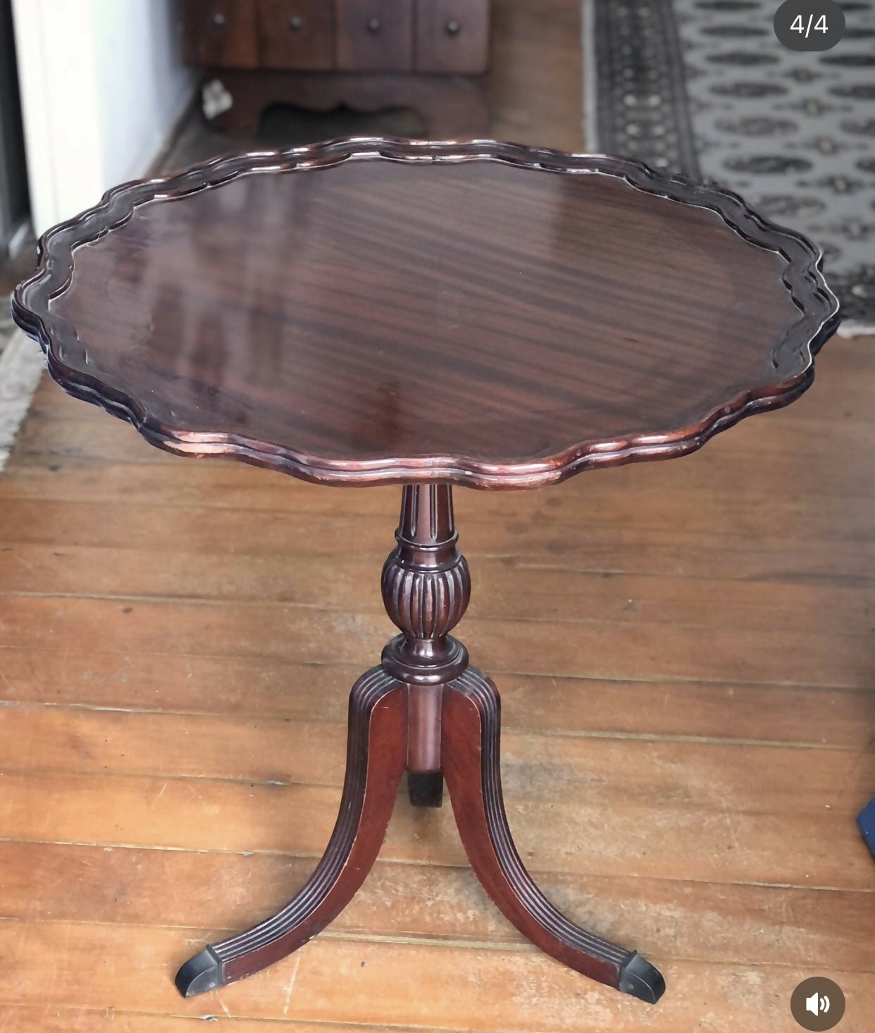 Mesinha de apoio redonda estilo inglês