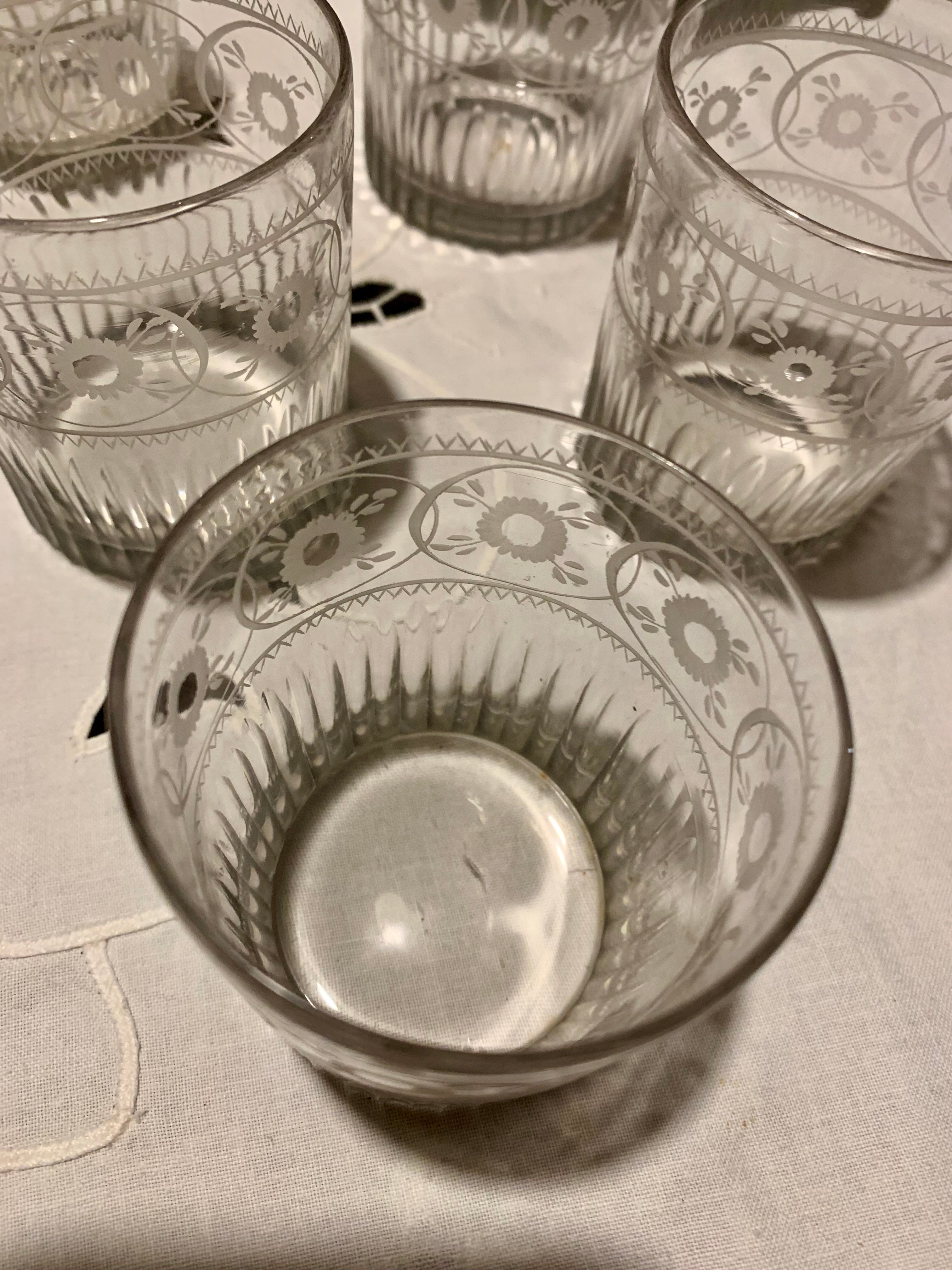 Maravilhos jogo de copos finamente lapidados 1930