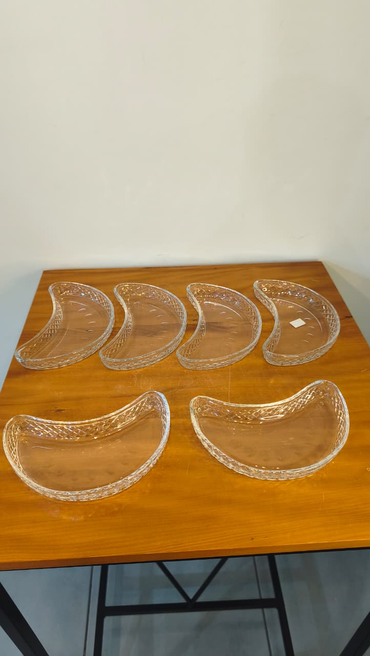Conjunto com 6 petisqueiras em vidro transparente trabalhado formato meia lua | 20 × 10 cm