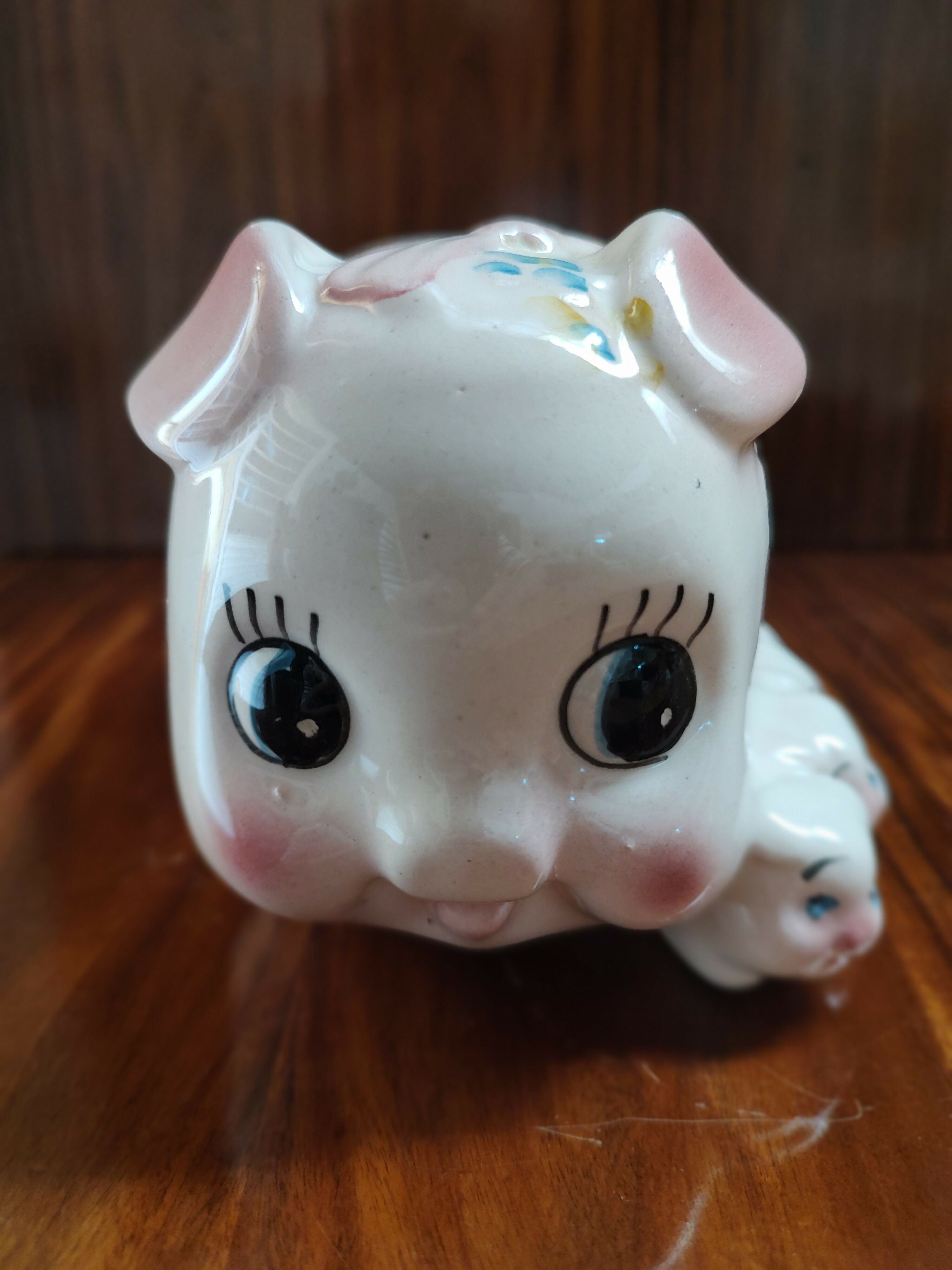 Antigo e Simpático Cofre em Porcelana com Dona Porca e seus porquinhos