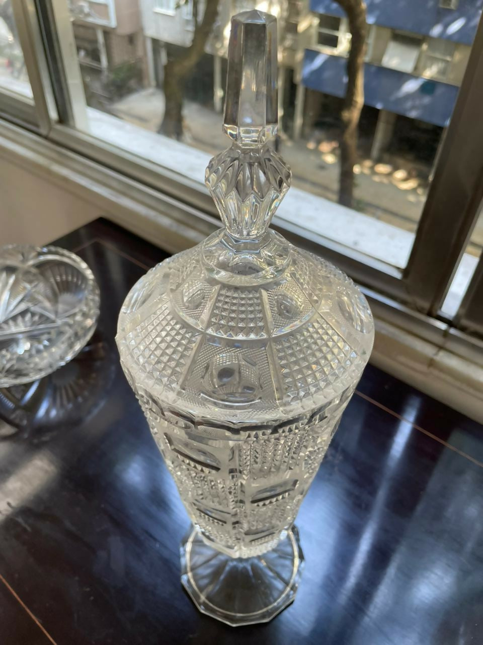 Grandiosa Compoteira / Bomboniere em Cristal Francês Baccarat (46cm)