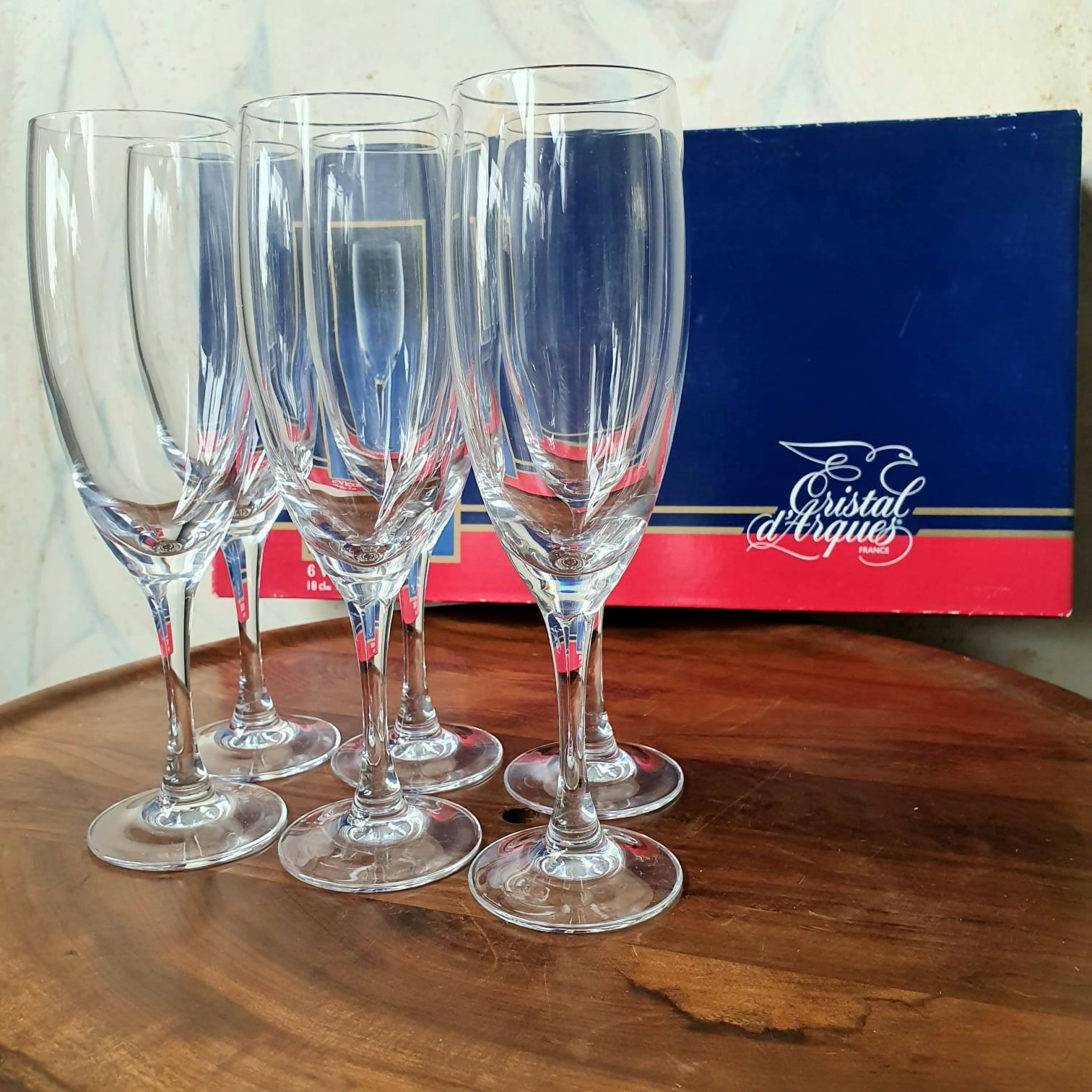 Conjunto de 6 taças para espumantes Cristal D´Arques. Sem uso. Na caixa.