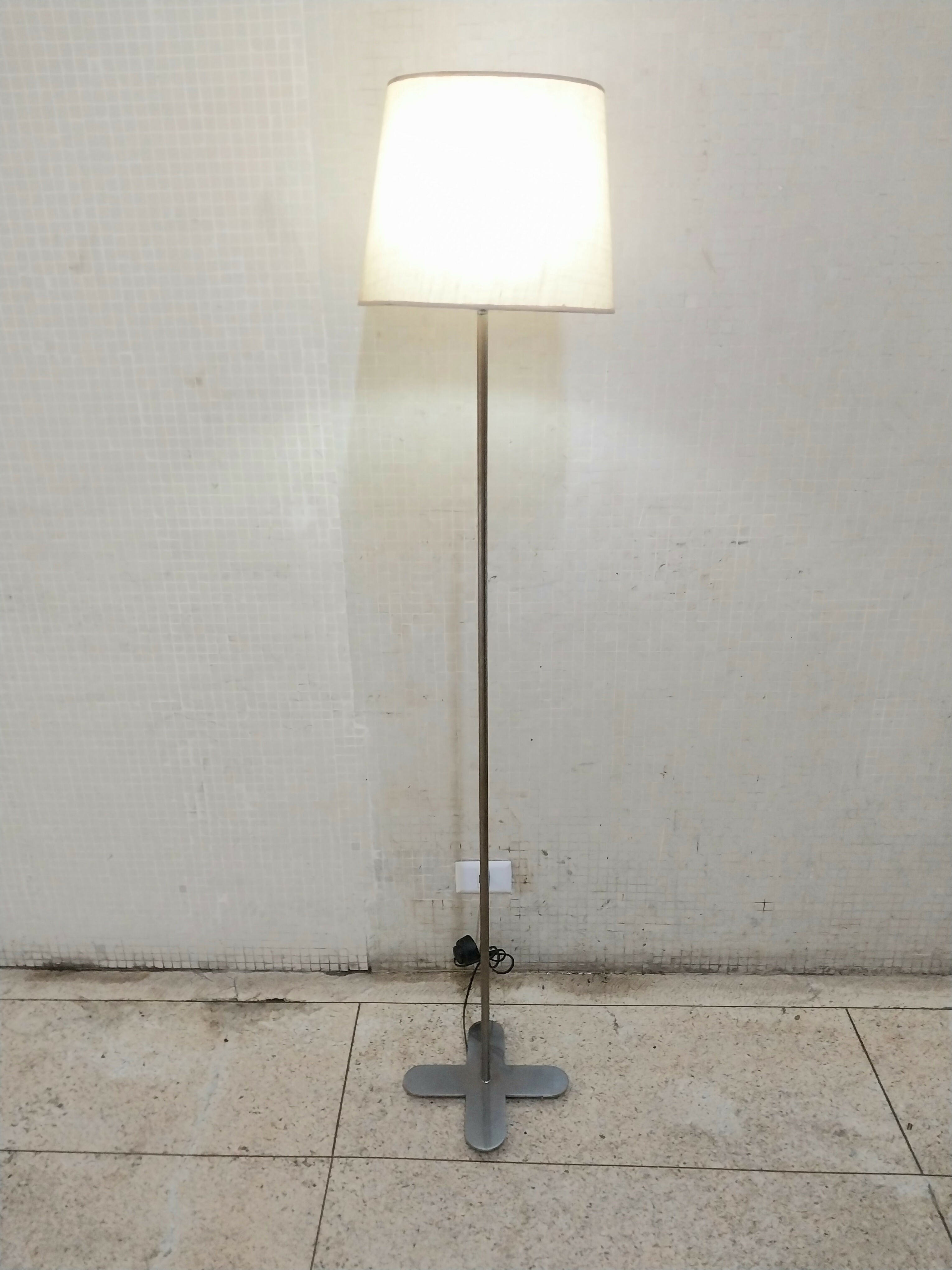 Luminária de Chão Vintage em Metal