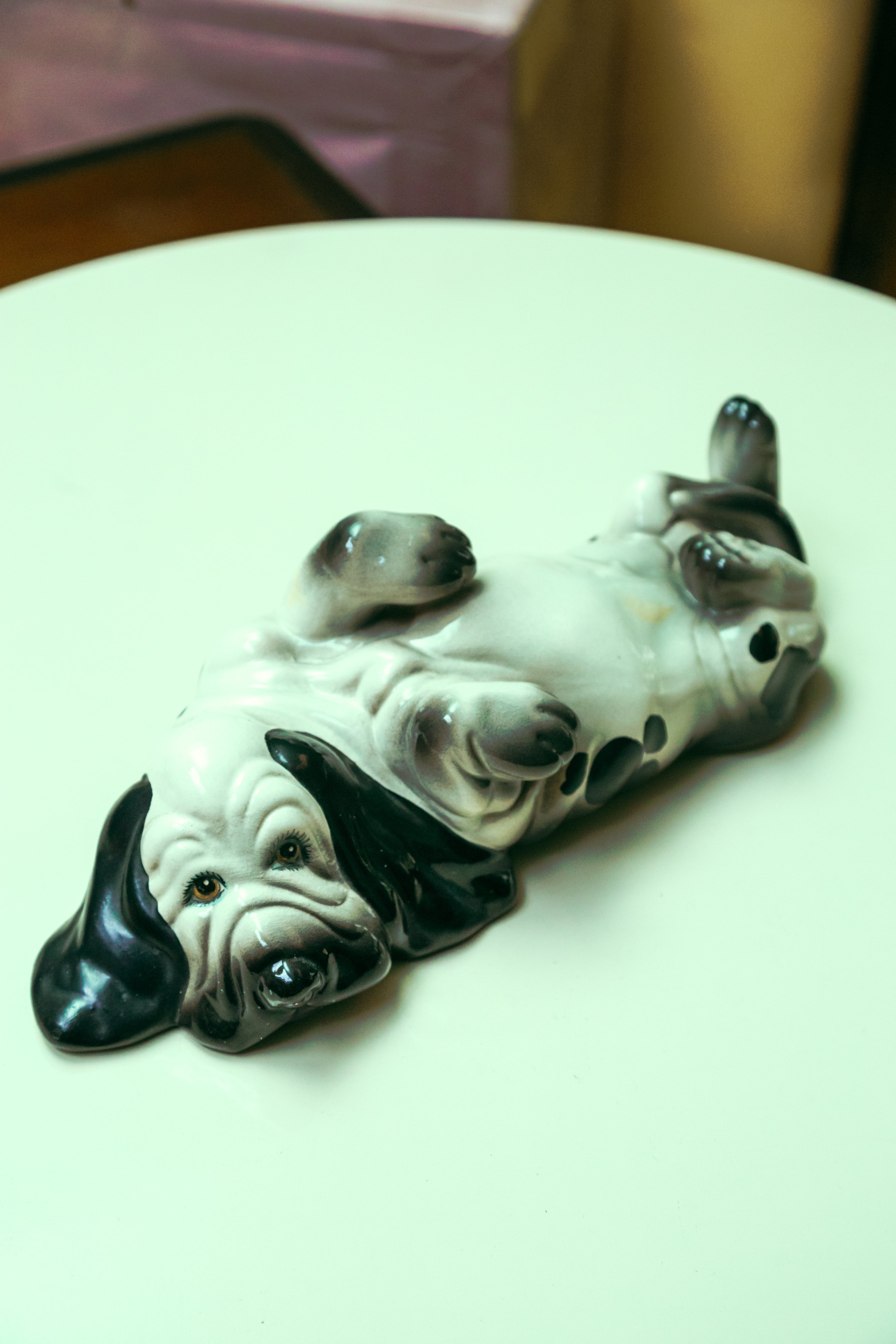 Escultura cachorro em cerâmica