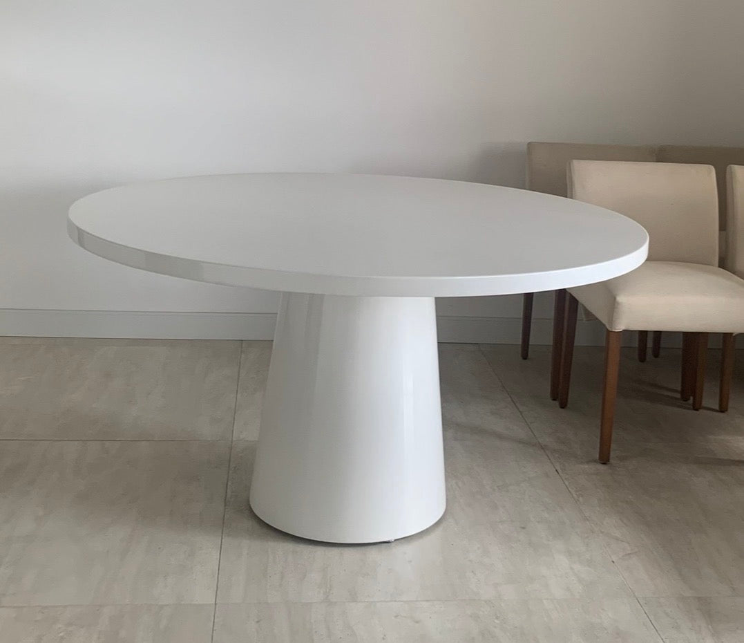 Mesa de Jantar Redonda Branca Jone - Design Silvio Romero