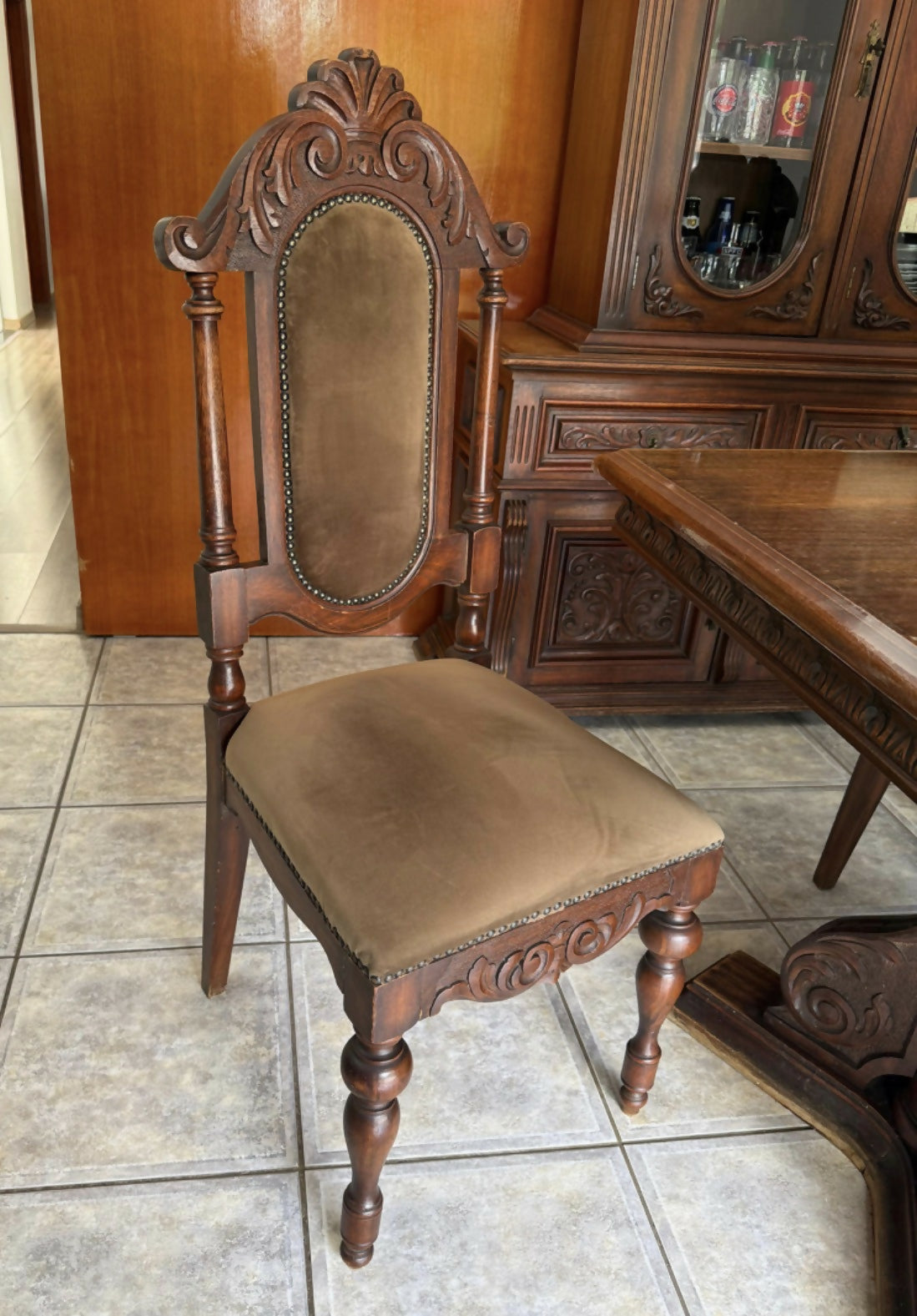 Conjunto Cristaleira + Mesa + 6 cadeiras