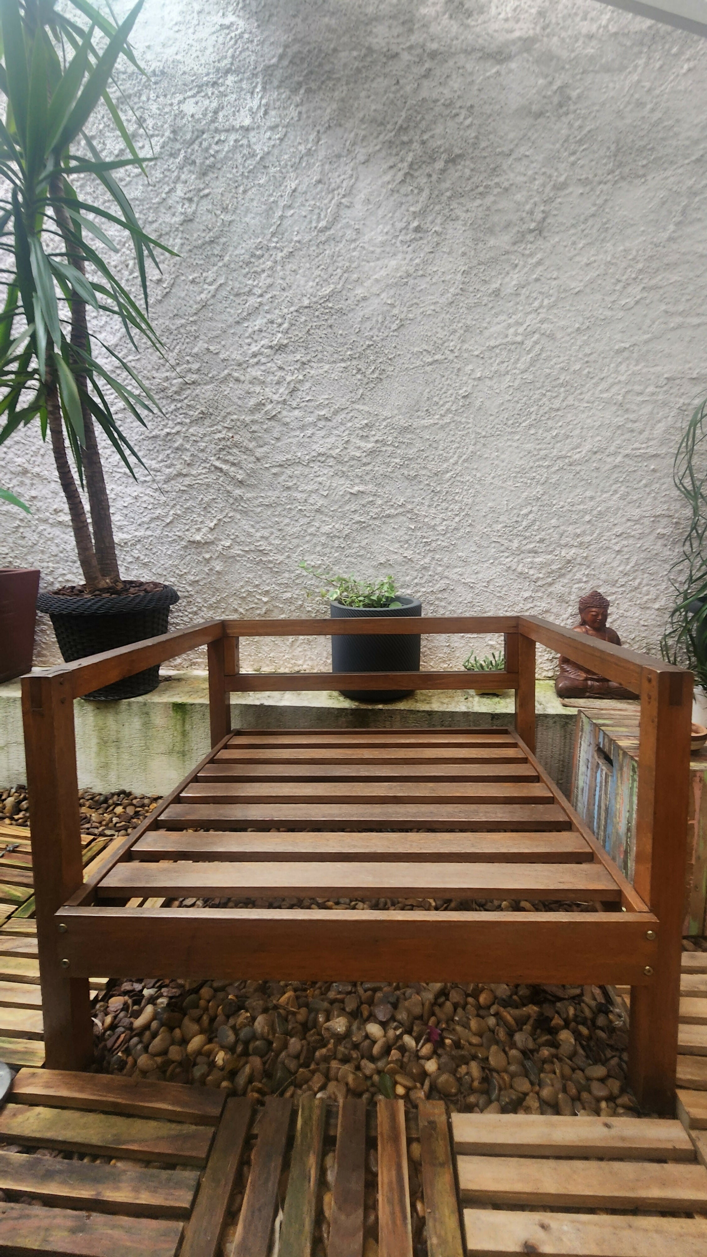 Sofá madeira - 1 sofá 2 lugares + 1 poltrona com almofadas em espuma